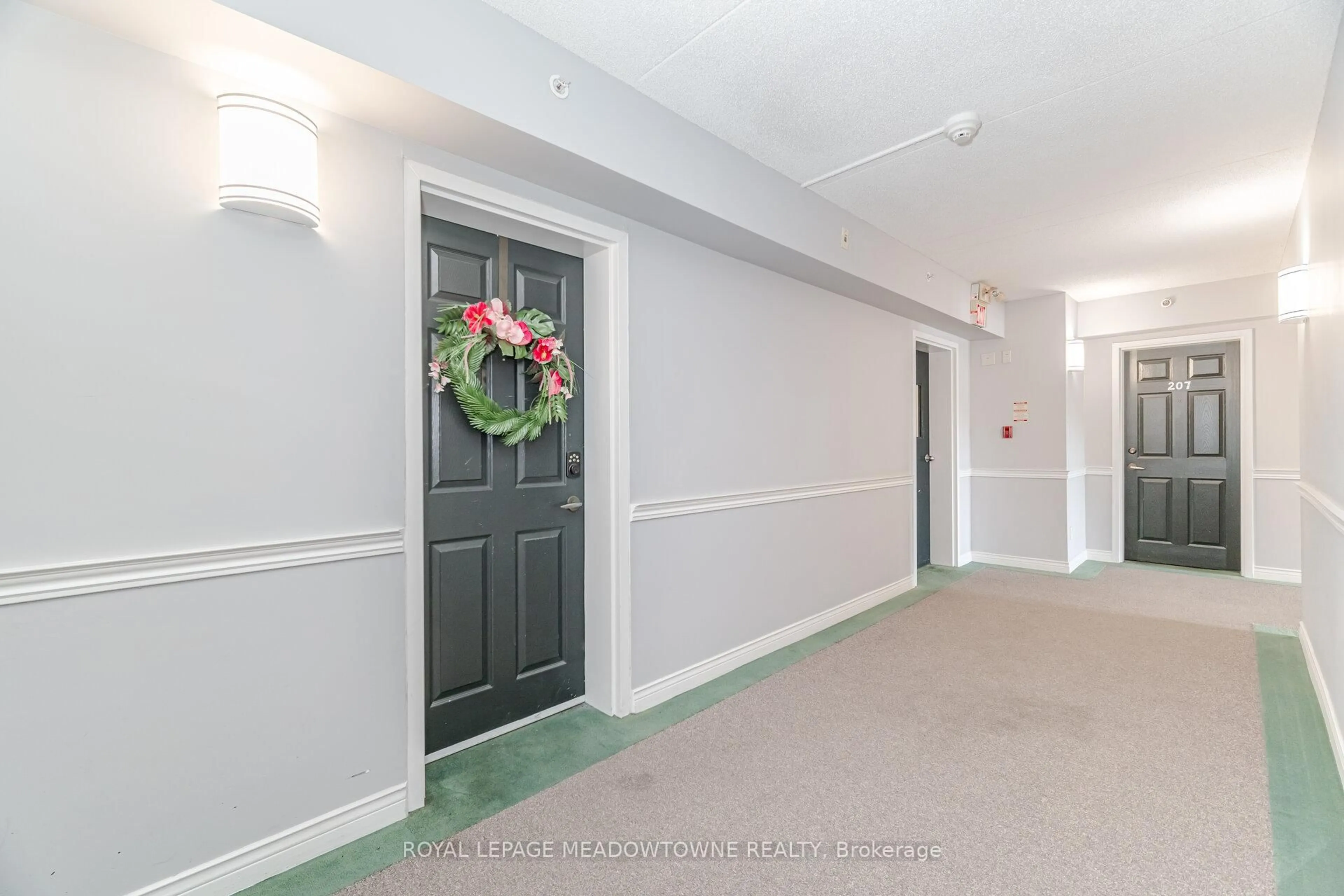 Indoor foyer for 4005 Kilmer Dr ##209, Burlington Ontario L7M 4M2