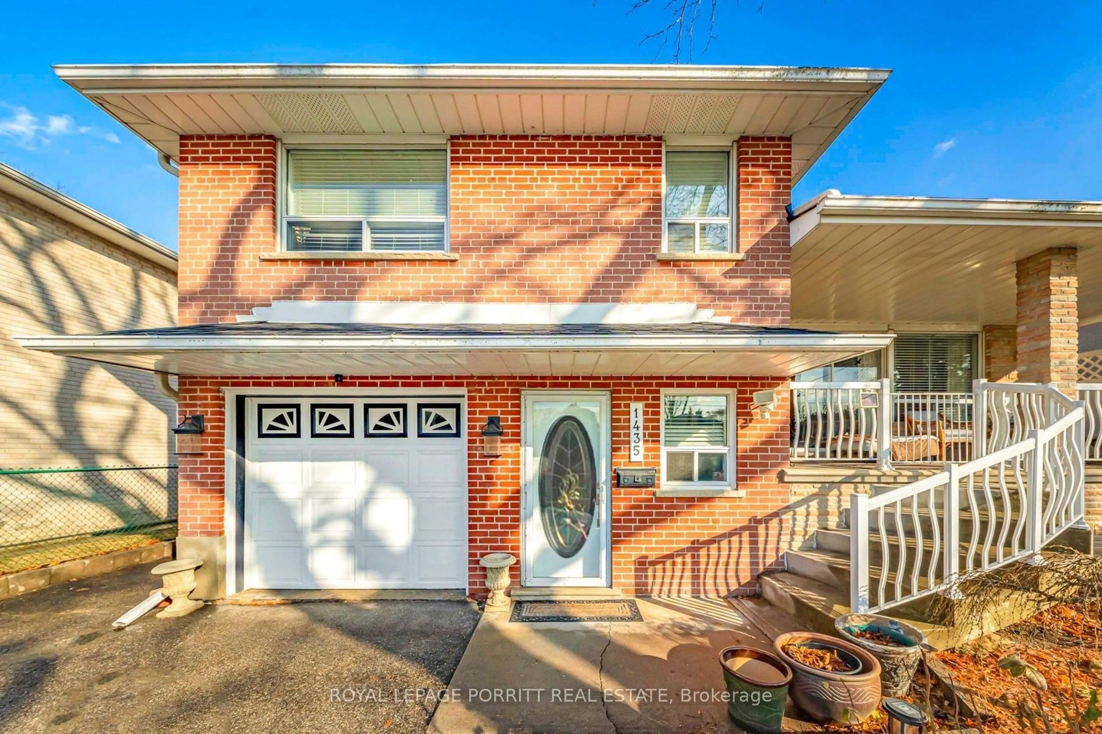 Home with brick exterior material, street for 1435 Strathy Ave, Mississauga Ontario L5E 2L3