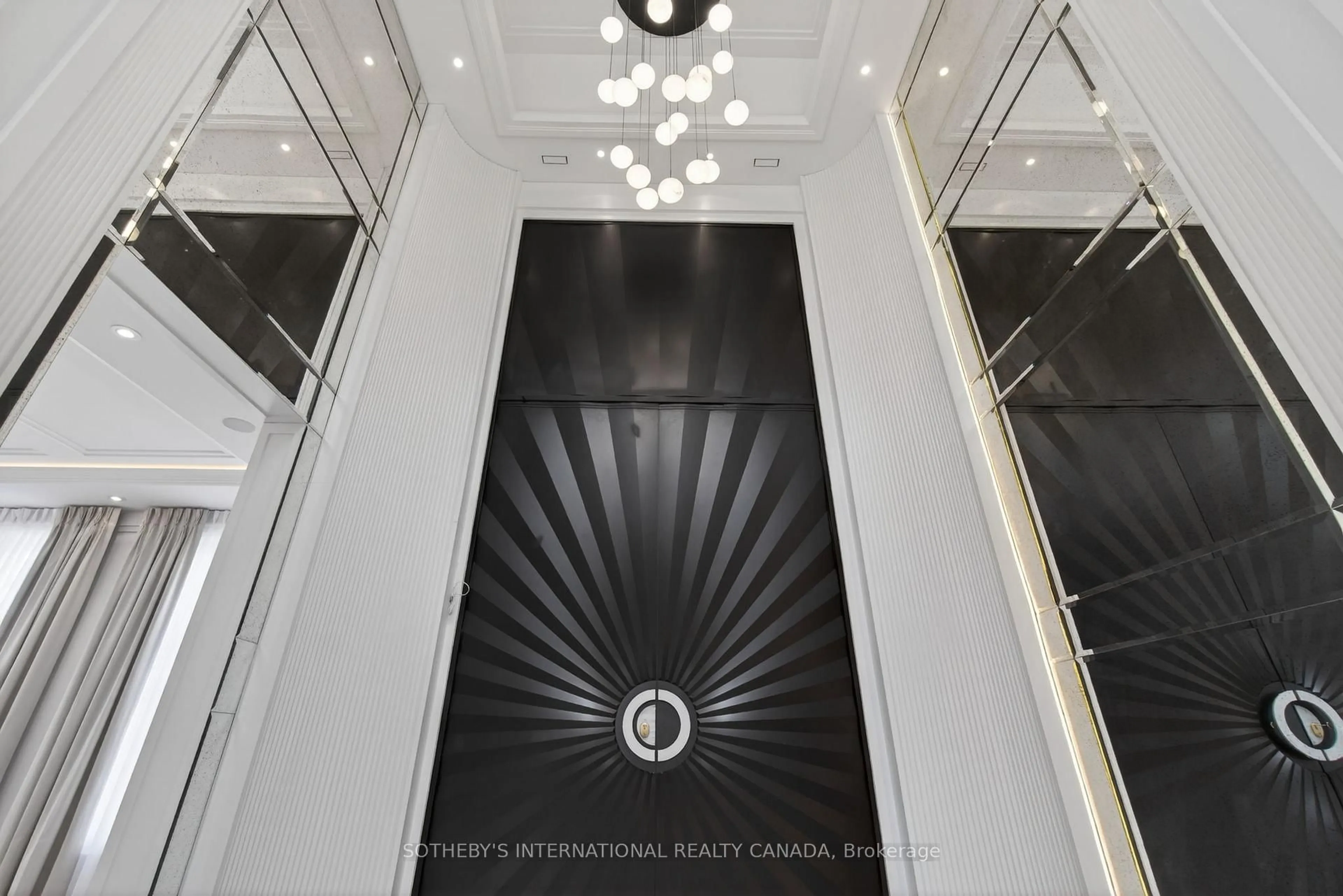 Indoor foyer for 131 Mayfield Dr, Oakville Ontario L6H 1K6