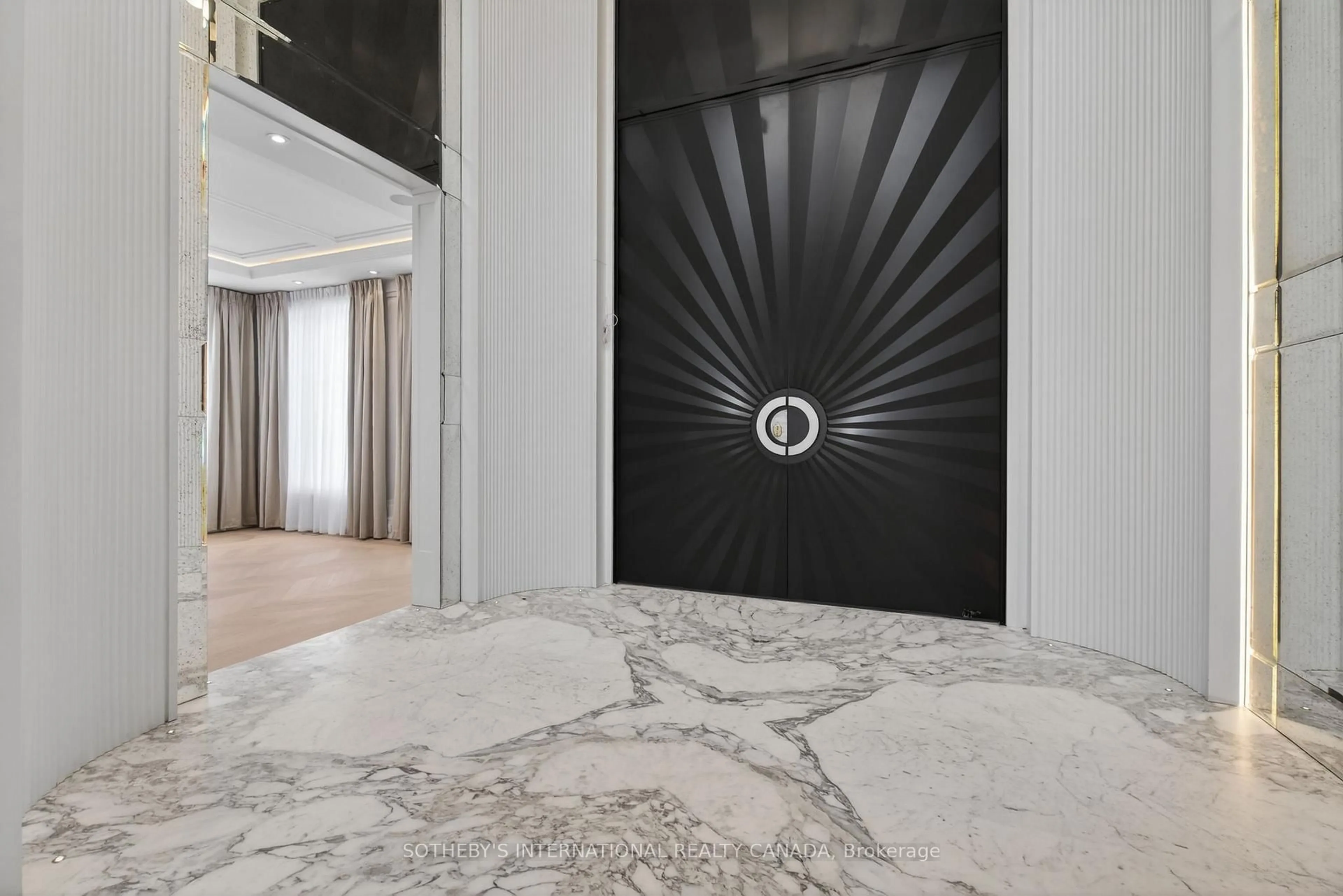 Indoor foyer for 131 Mayfield Dr, Oakville Ontario L6H 1K6