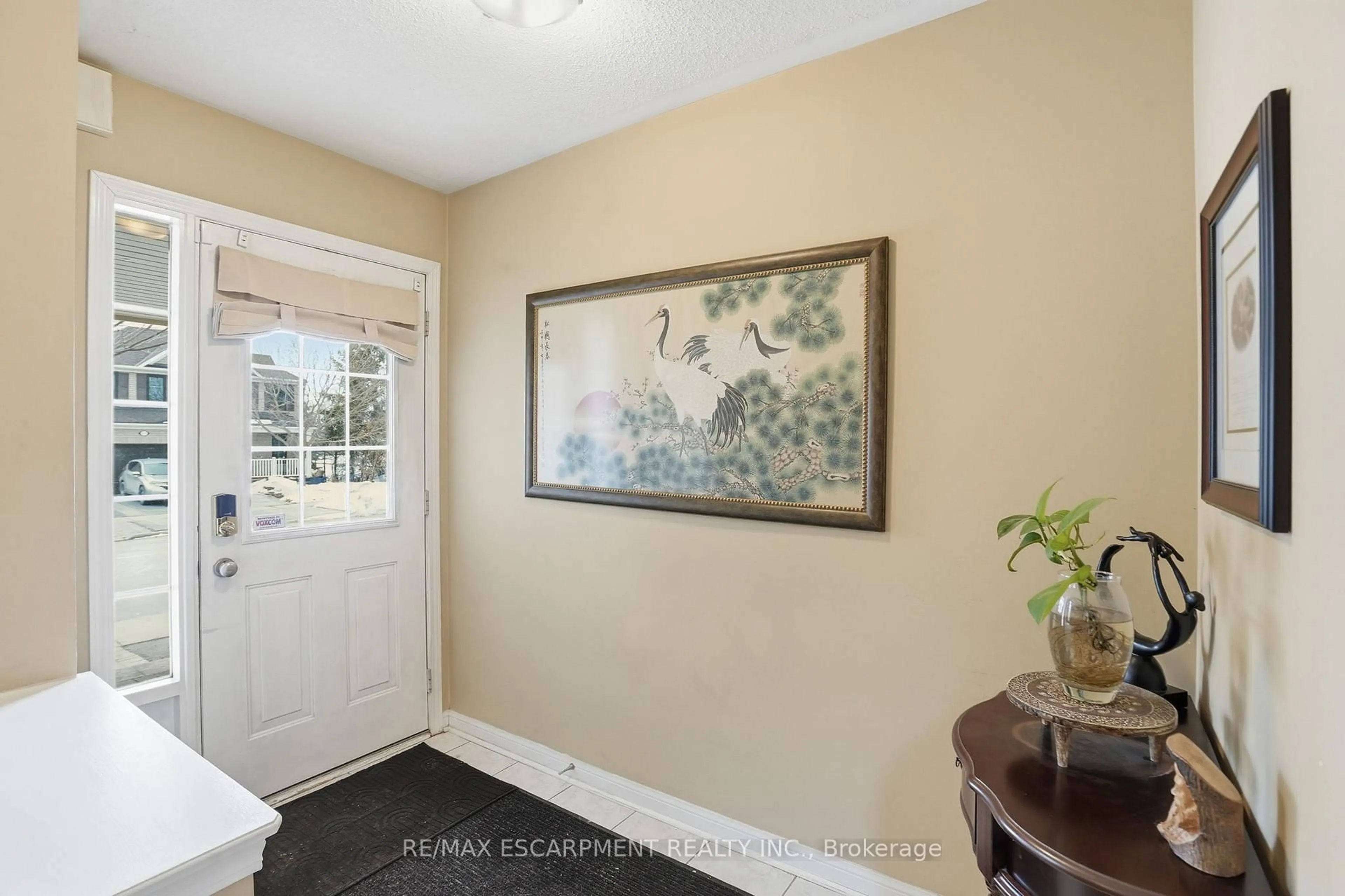 Indoor entryway for 2505 Valleyridge Dr, Oakville Ontario L6M 5H3