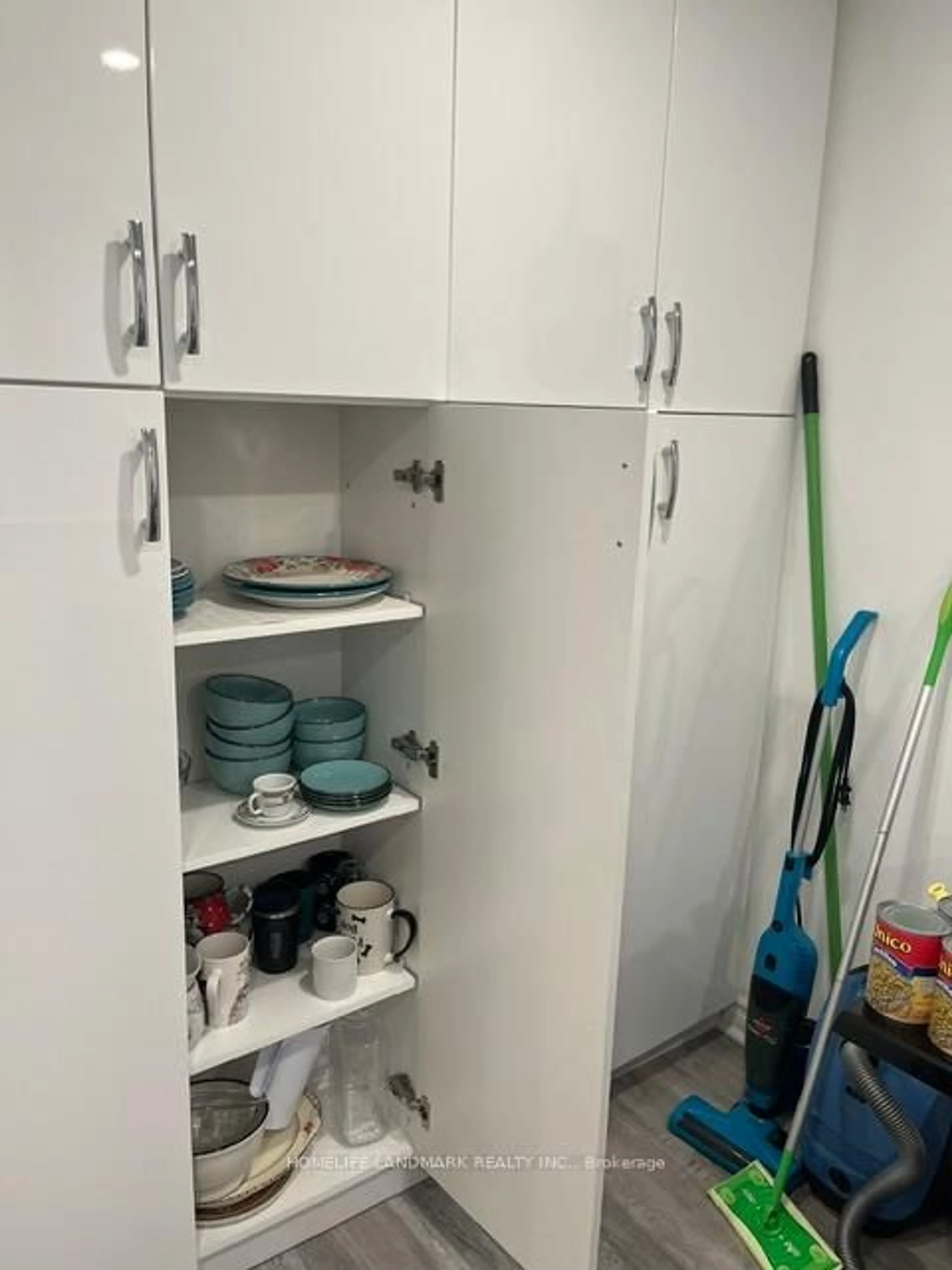 Standard kitchen, floor is not visible for 812 Burnhamthorpe Rd #1409, Toronto Ontario M9C 4W1