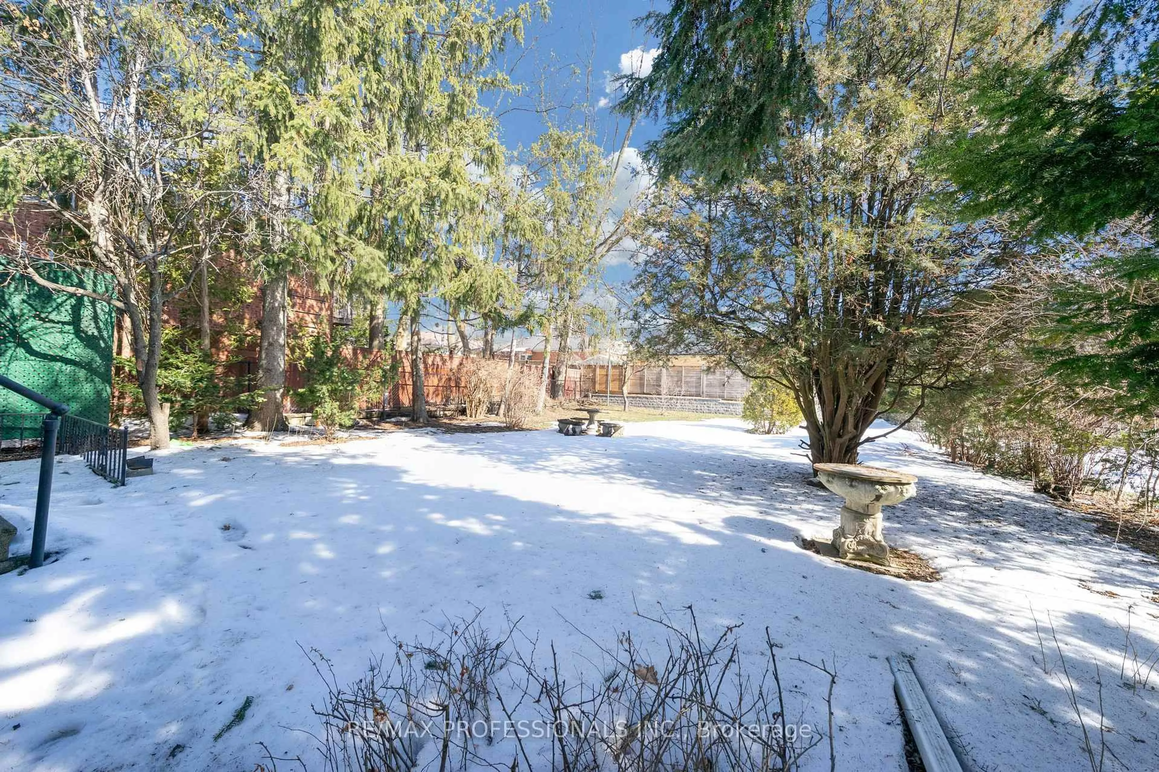 Patio, forest/trees view for 29 Tremont Rd, Toronto Ontario M9B 3X3