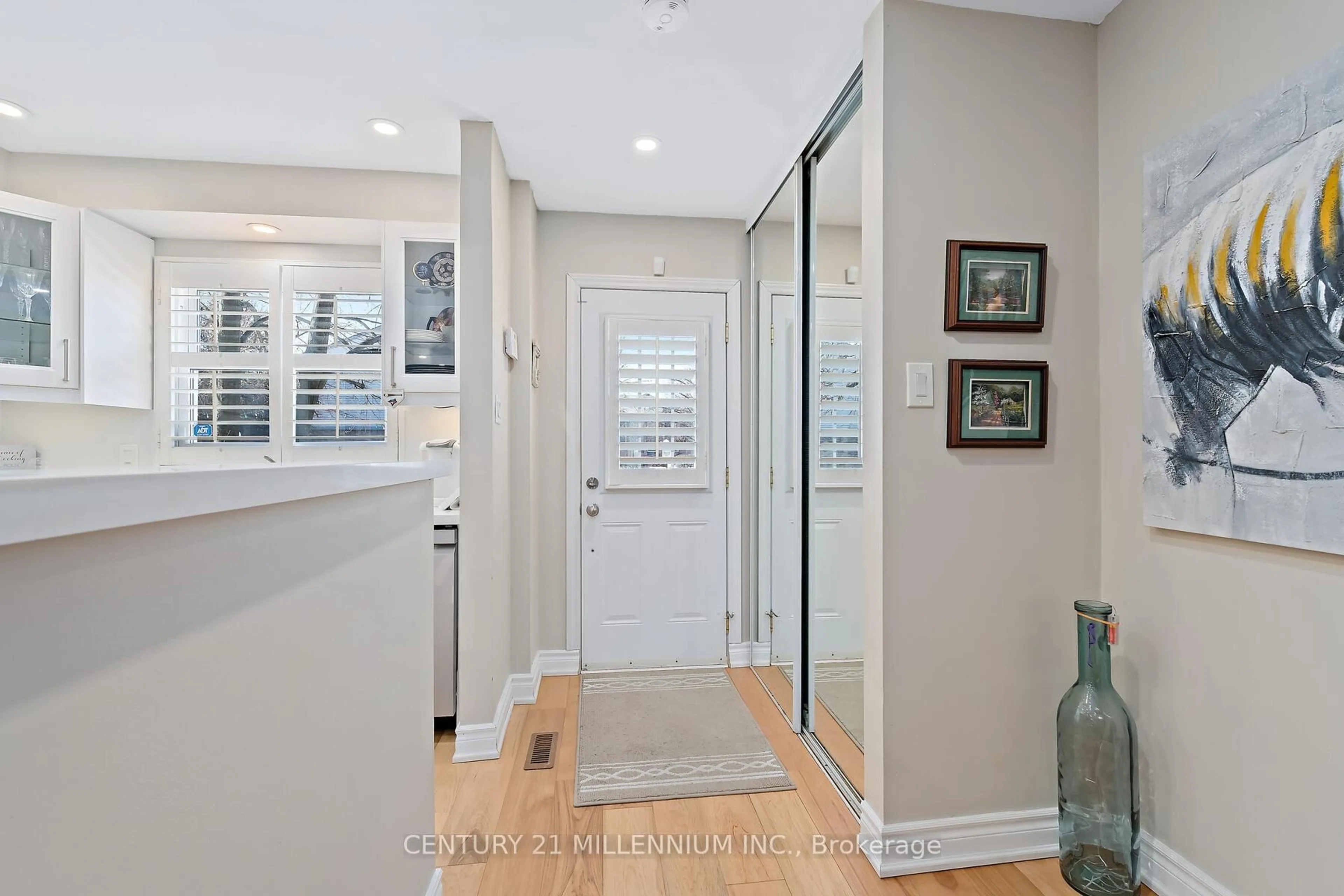 Indoor entryway for 6699 Falconer Dr #19, Mississauga Ontario L5N 2E3