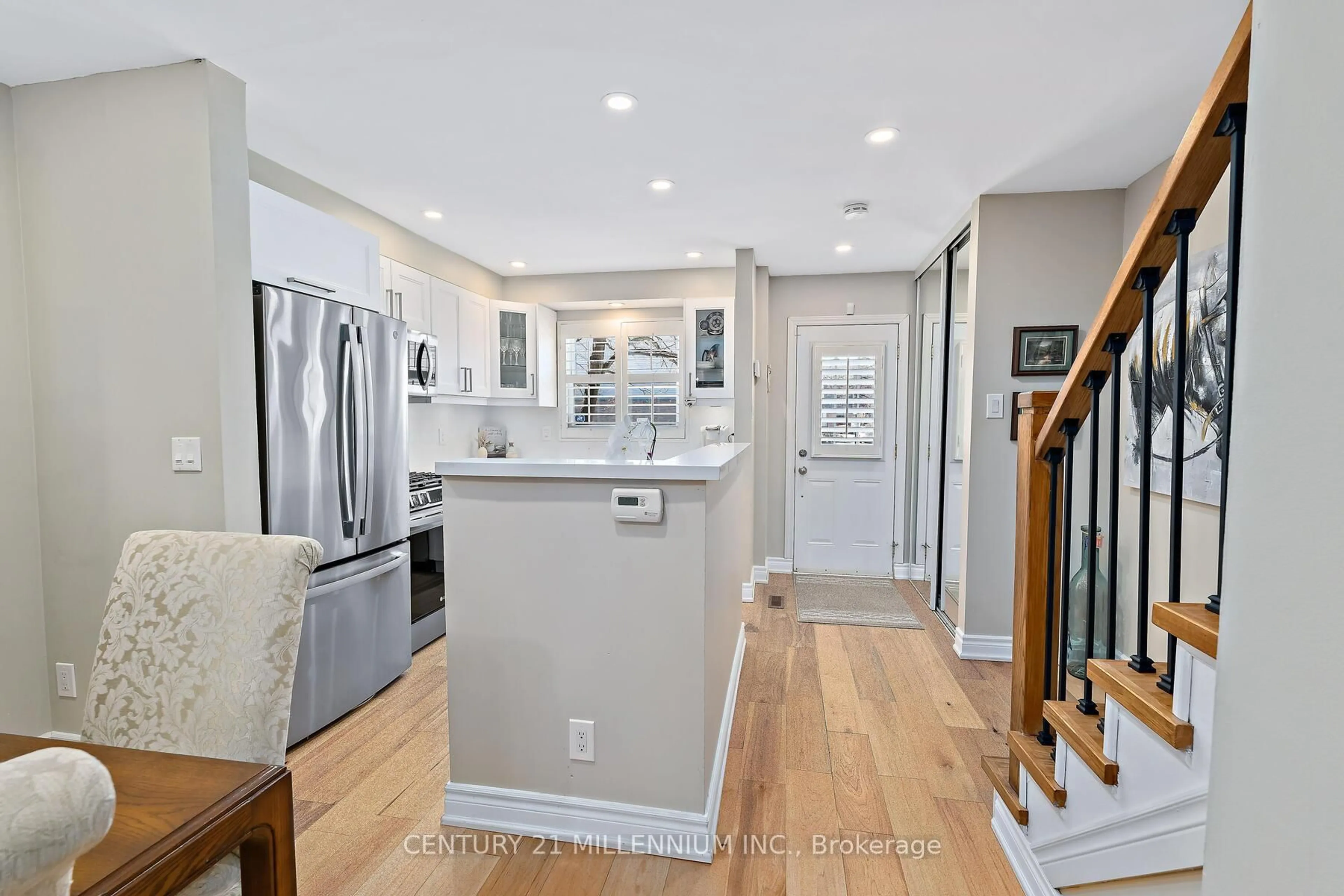 Open concept kitchen, ceramic/tile floor for 6699 Falconer Dr #19, Mississauga Ontario L5N 2E3