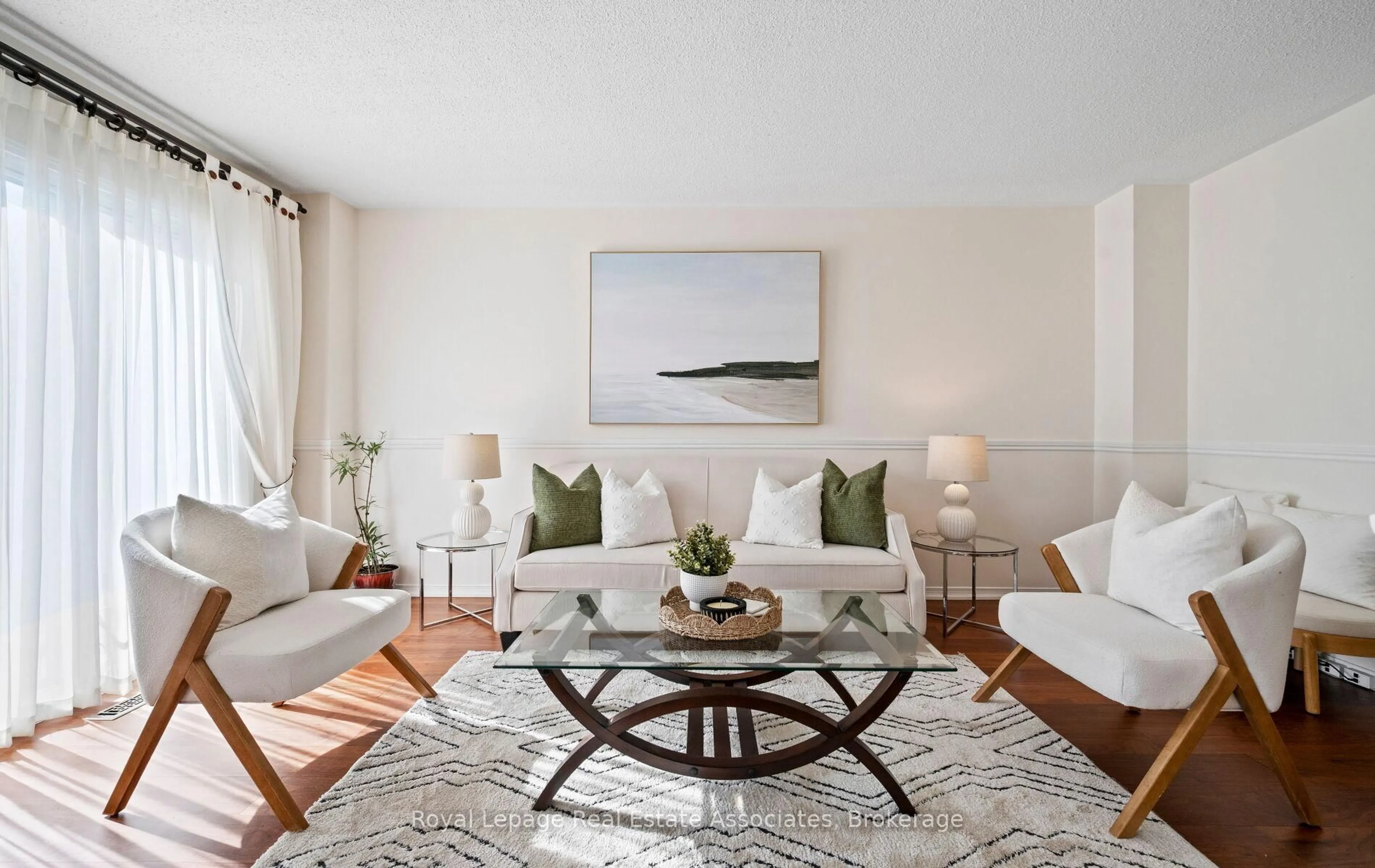 Living room with furniture, unknown for 144 Genesee Dr, Oakville Ontario L6H 5Y9