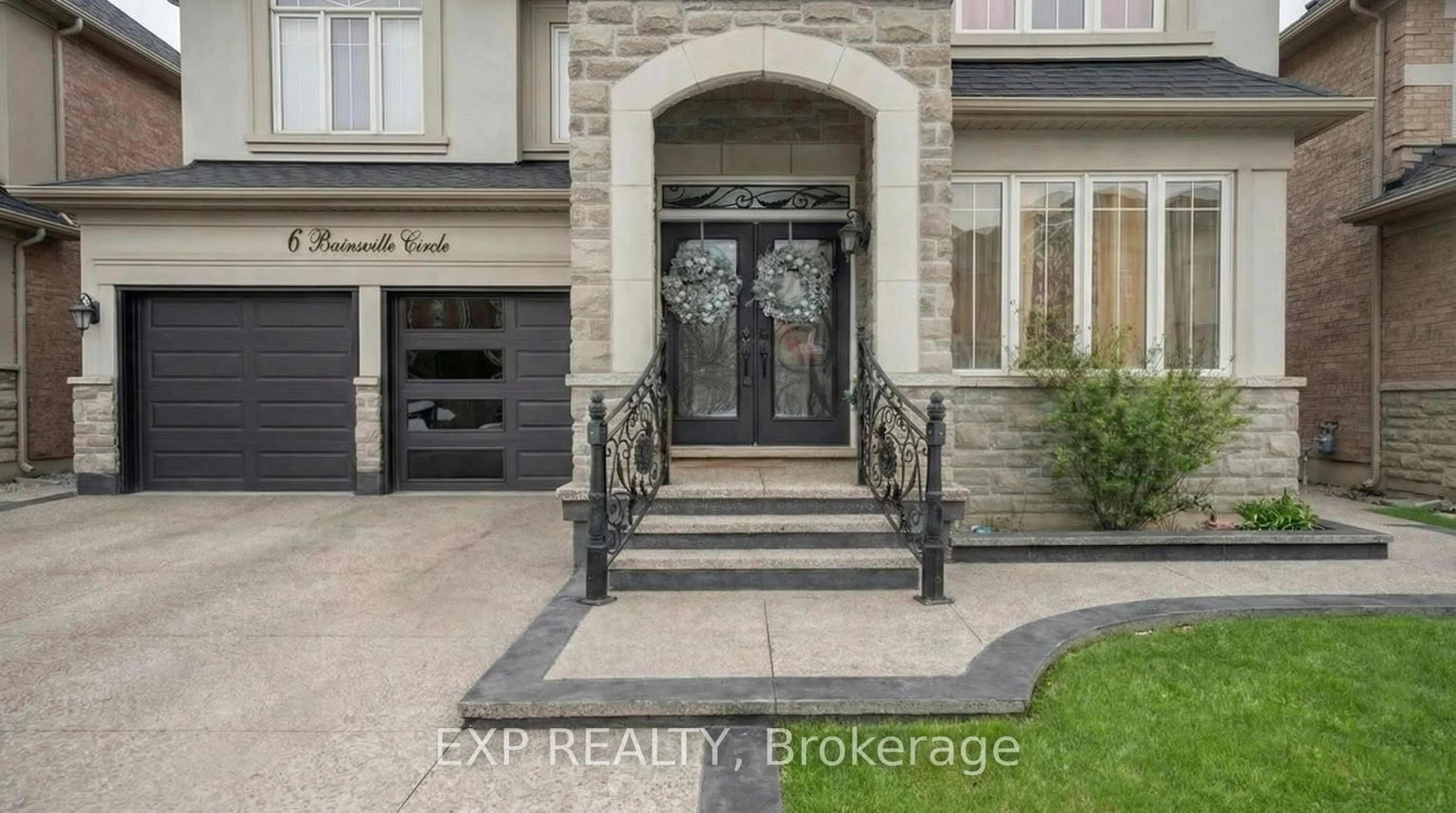 Indoor entryway for 6 Bainsville Circ, Brampton Ontario L6P 3A5