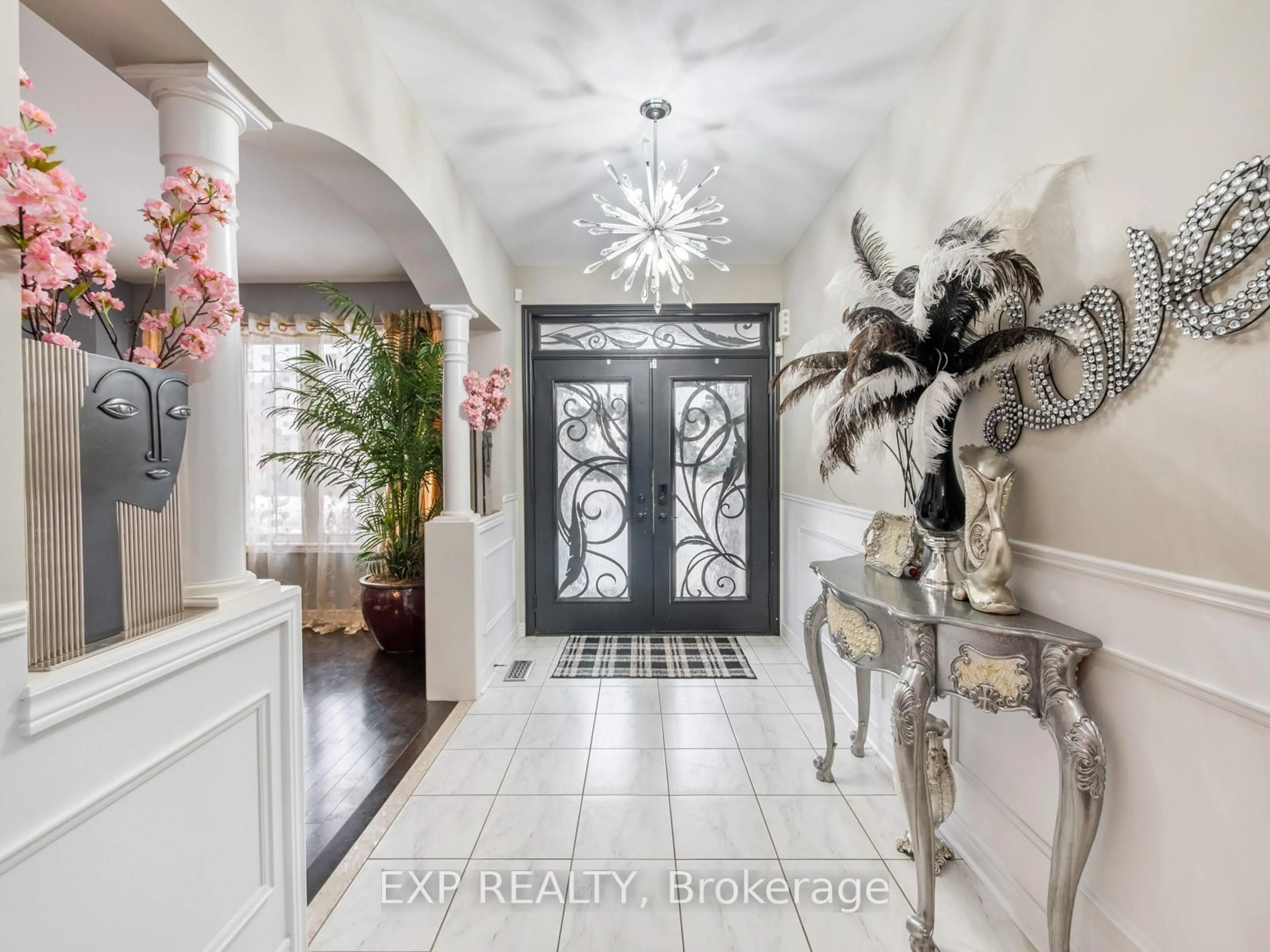 Indoor entryway for 6 Bainsville Circ, Brampton Ontario L6P 3A5