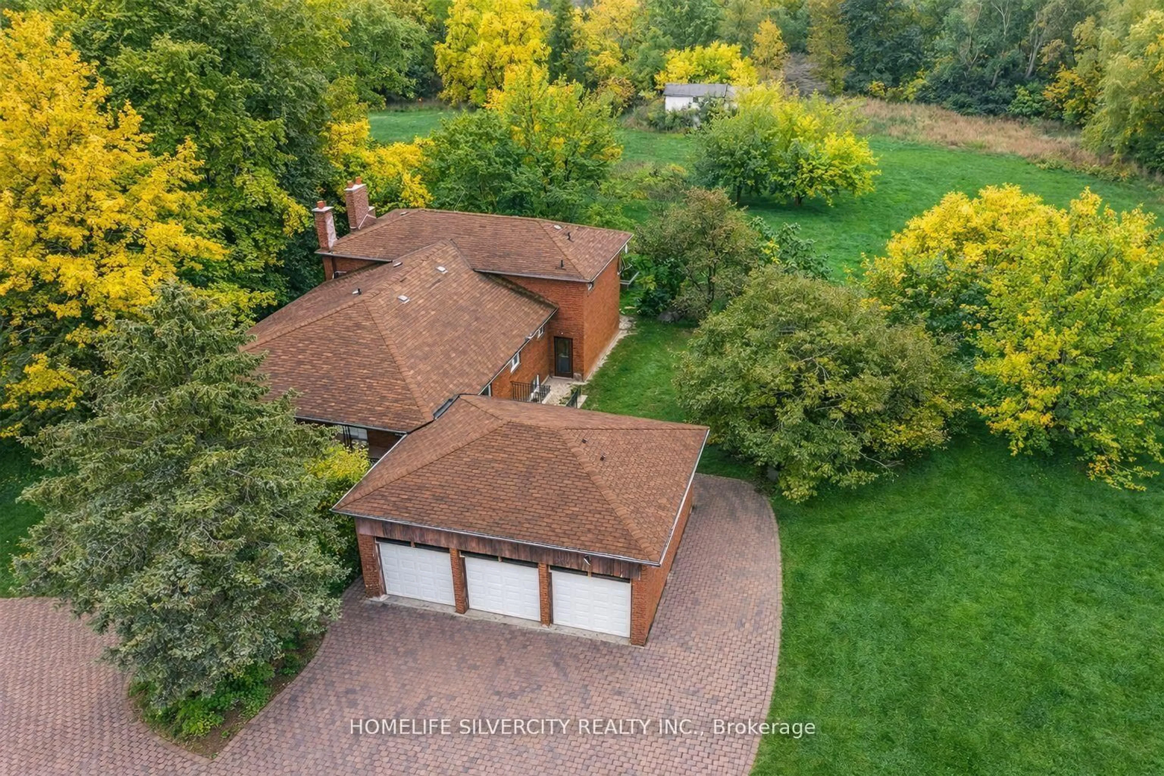 A pic from outside/outdoor area/front of a property/back of a property/a pic from drone, unknown for 4395 Castlemore Rd, Brampton Ontario L6P 0W9