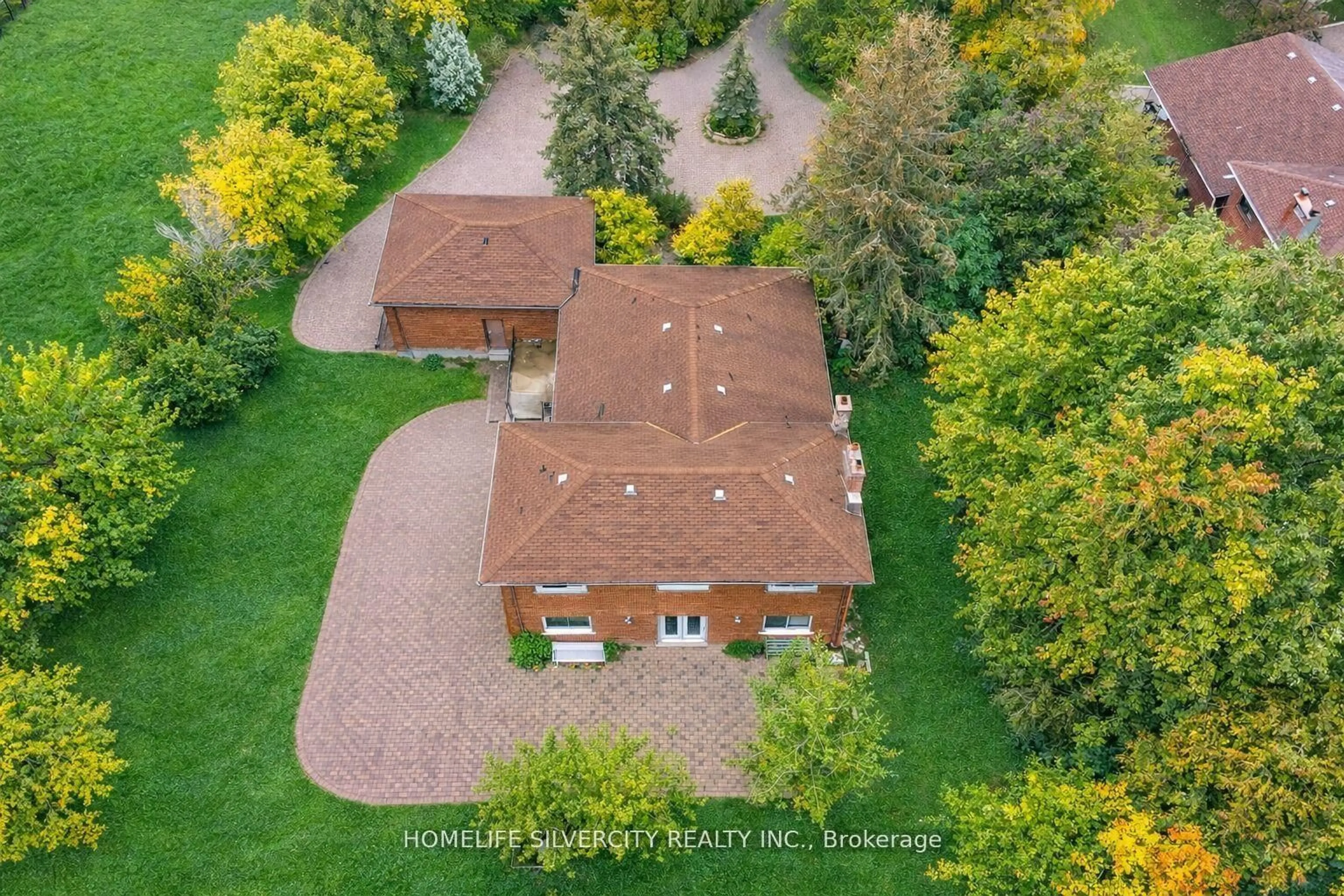 A pic from outside/outdoor area/front of a property/back of a property/a pic from drone, building for 4395 Castlemore Rd, Brampton Ontario L6P 0W9