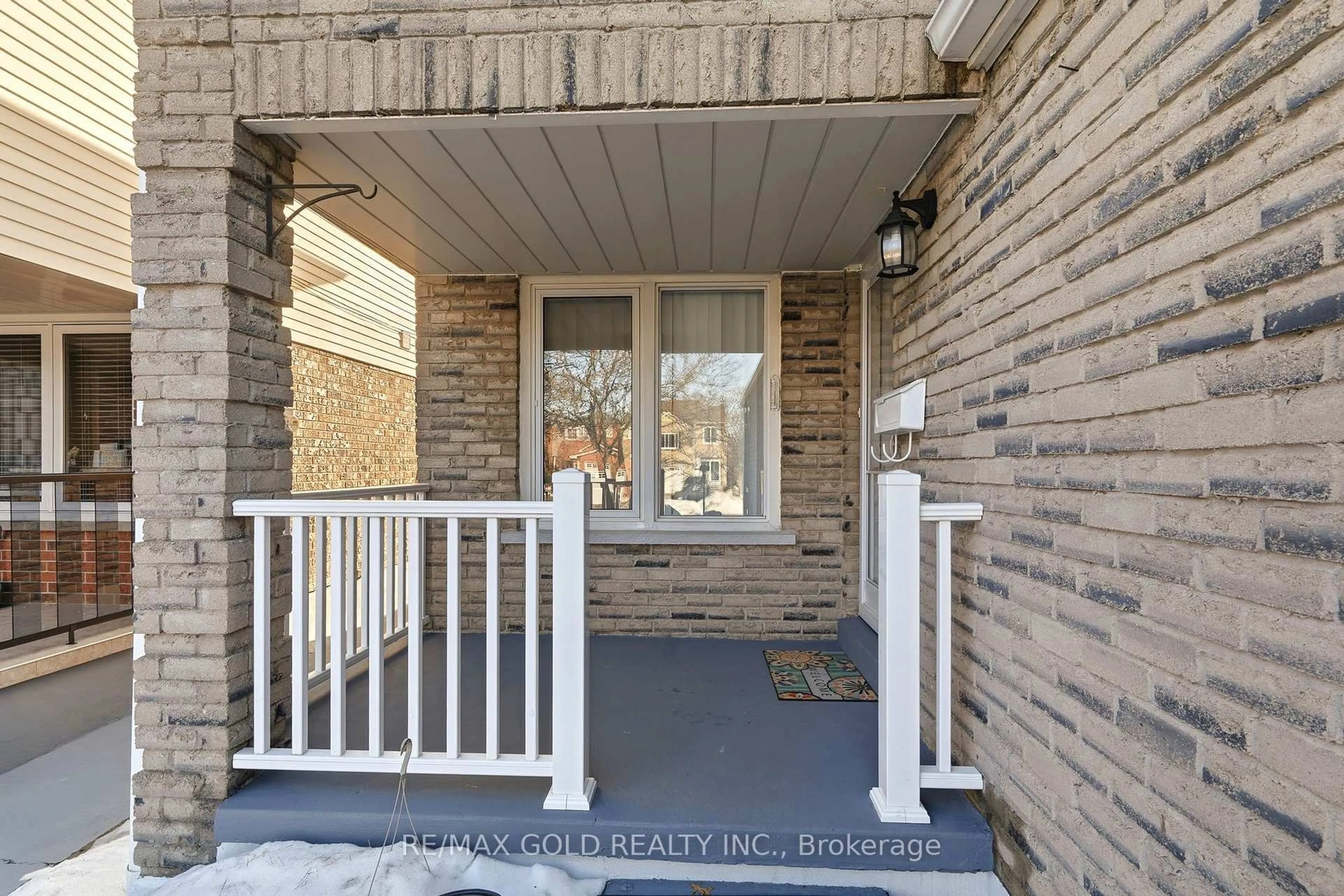 Indoor entryway for 4334 Lee Dr, Mississauga Ontario L4W 4A8