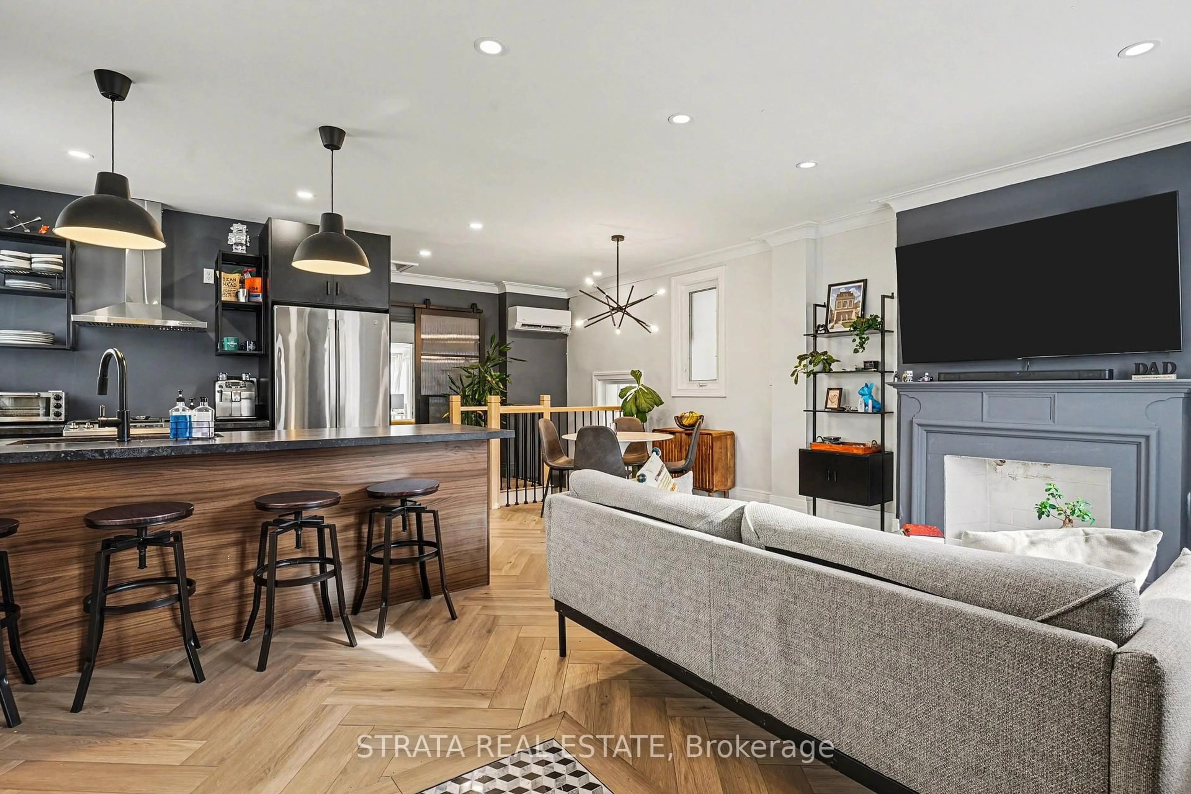 Open concept kitchen, unknown for 10 Marquis Ave, Toronto Ontario M8X 1V4