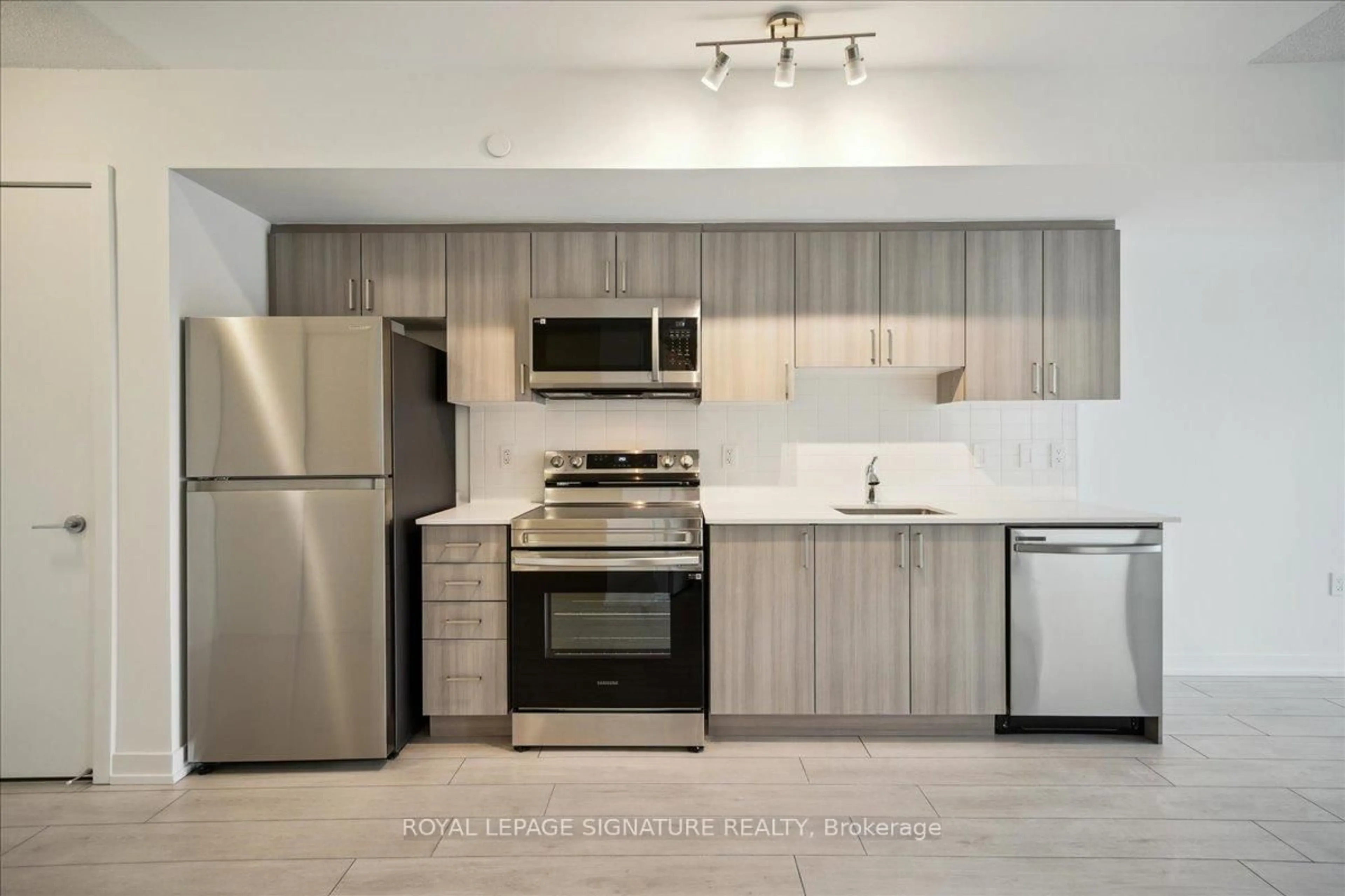 Standard kitchen, unknown for 556 Marlee Ave #325, Toronto Ontario M6B 0B1