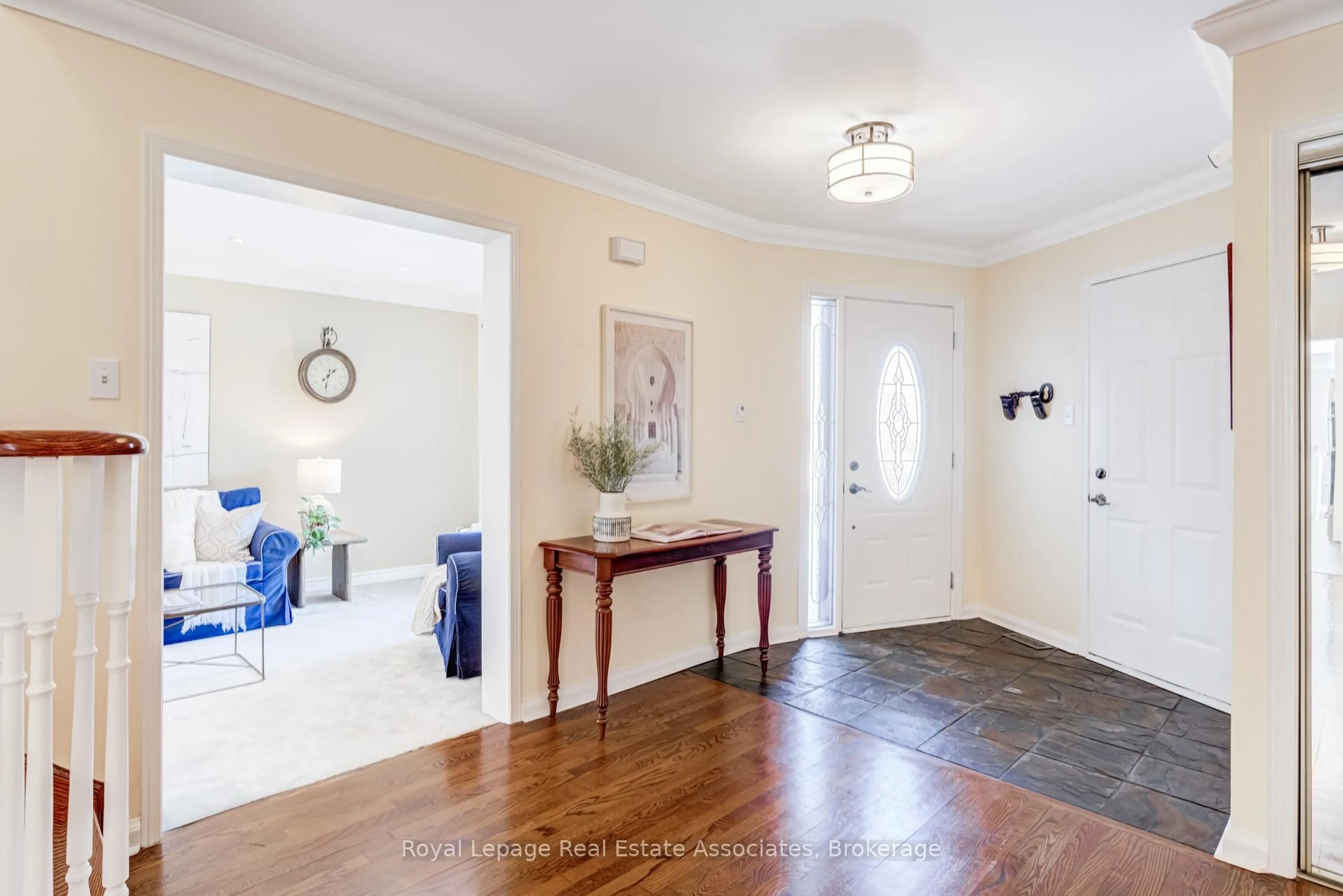 Indoor entryway for 3154 Barwell Rd, Mississauga Ontario L5L 3Z6