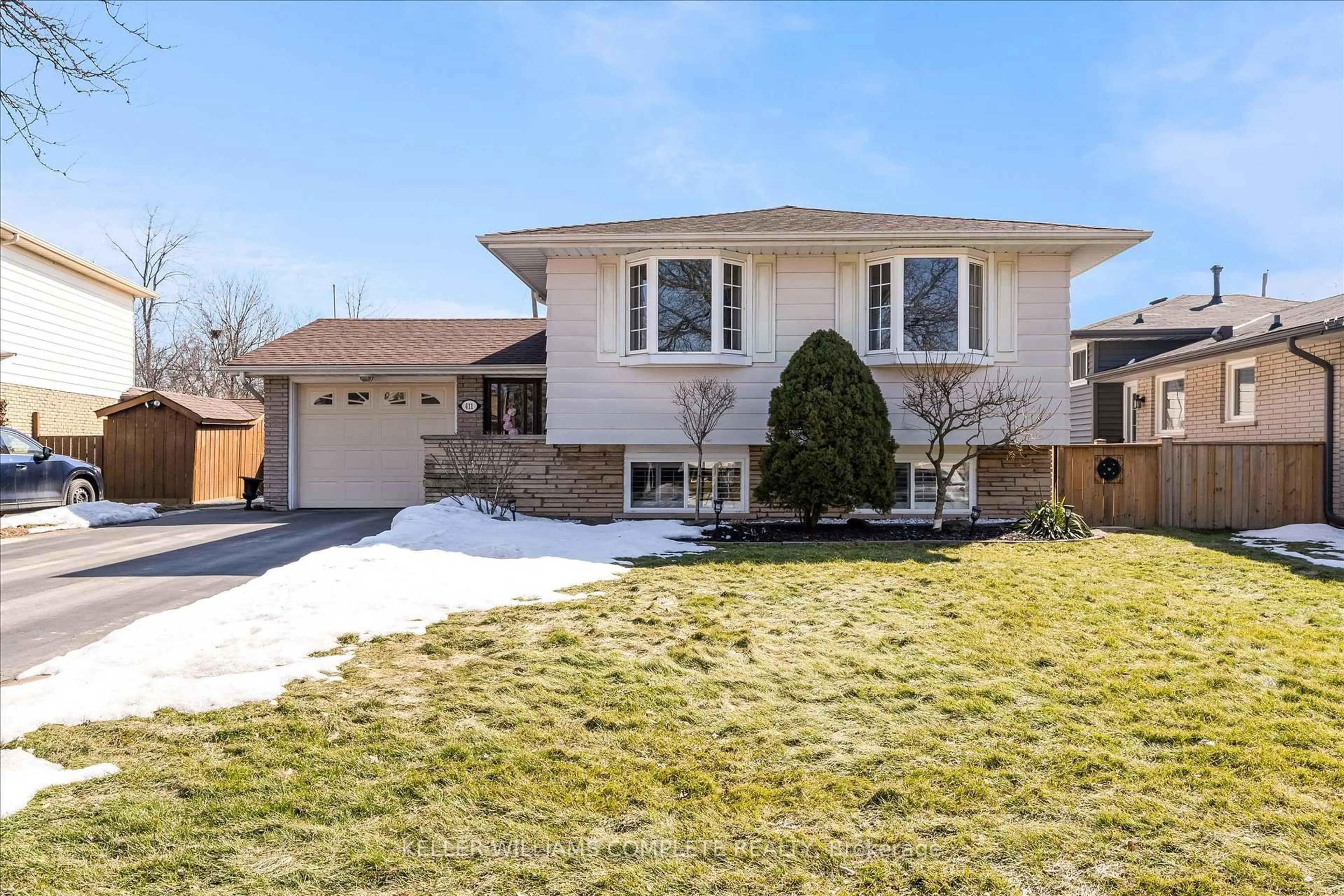 Home with vinyl exterior material, street for 411 Bryant Cres, Burlington Ontario L7L 3Z4