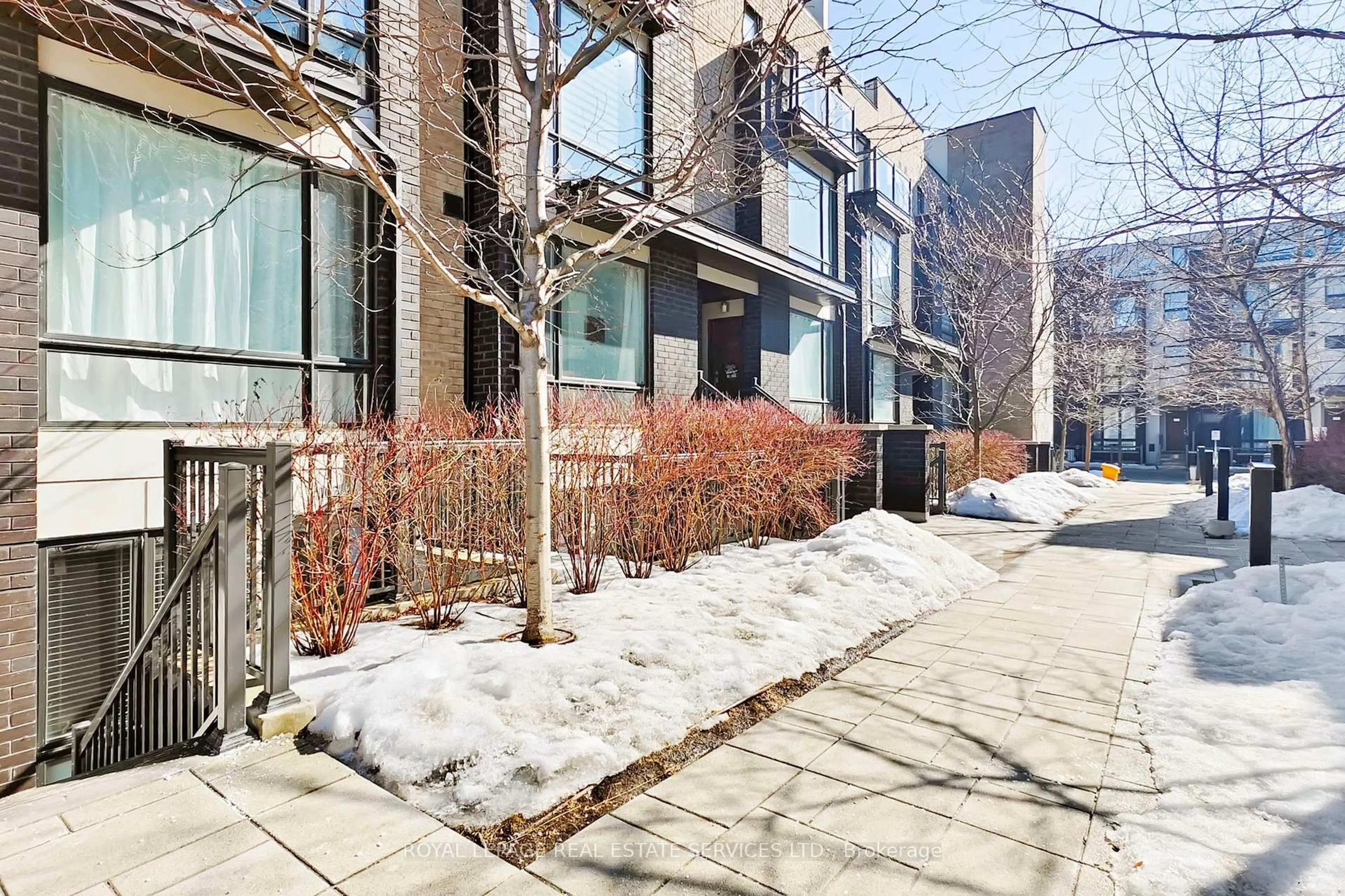 Patio, street for 32 Fieldway Rd #102, Toronto Ontario M8Z 0E3
