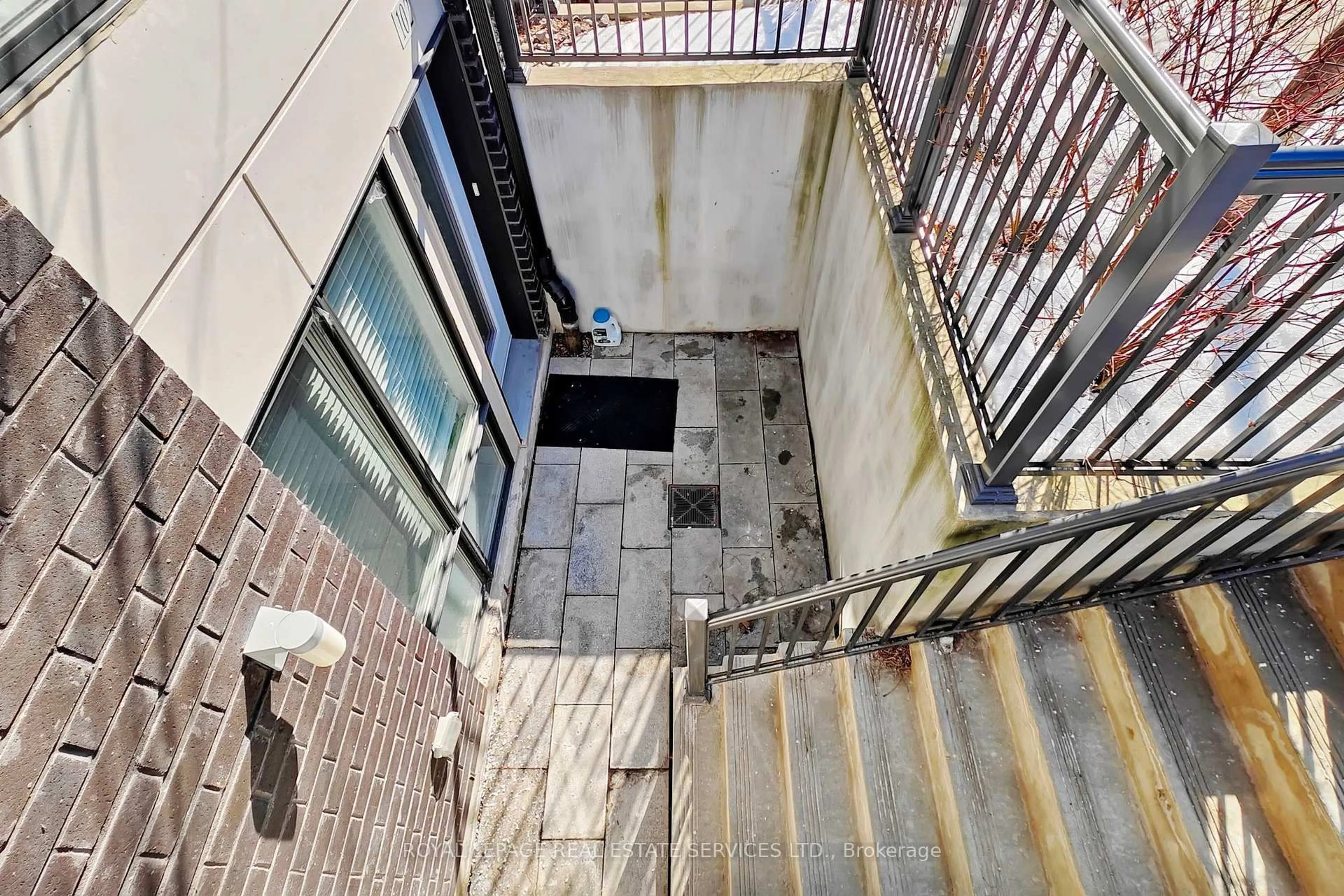 Unknown for 32 Fieldway Rd #102, Toronto Ontario M8Z 0E3