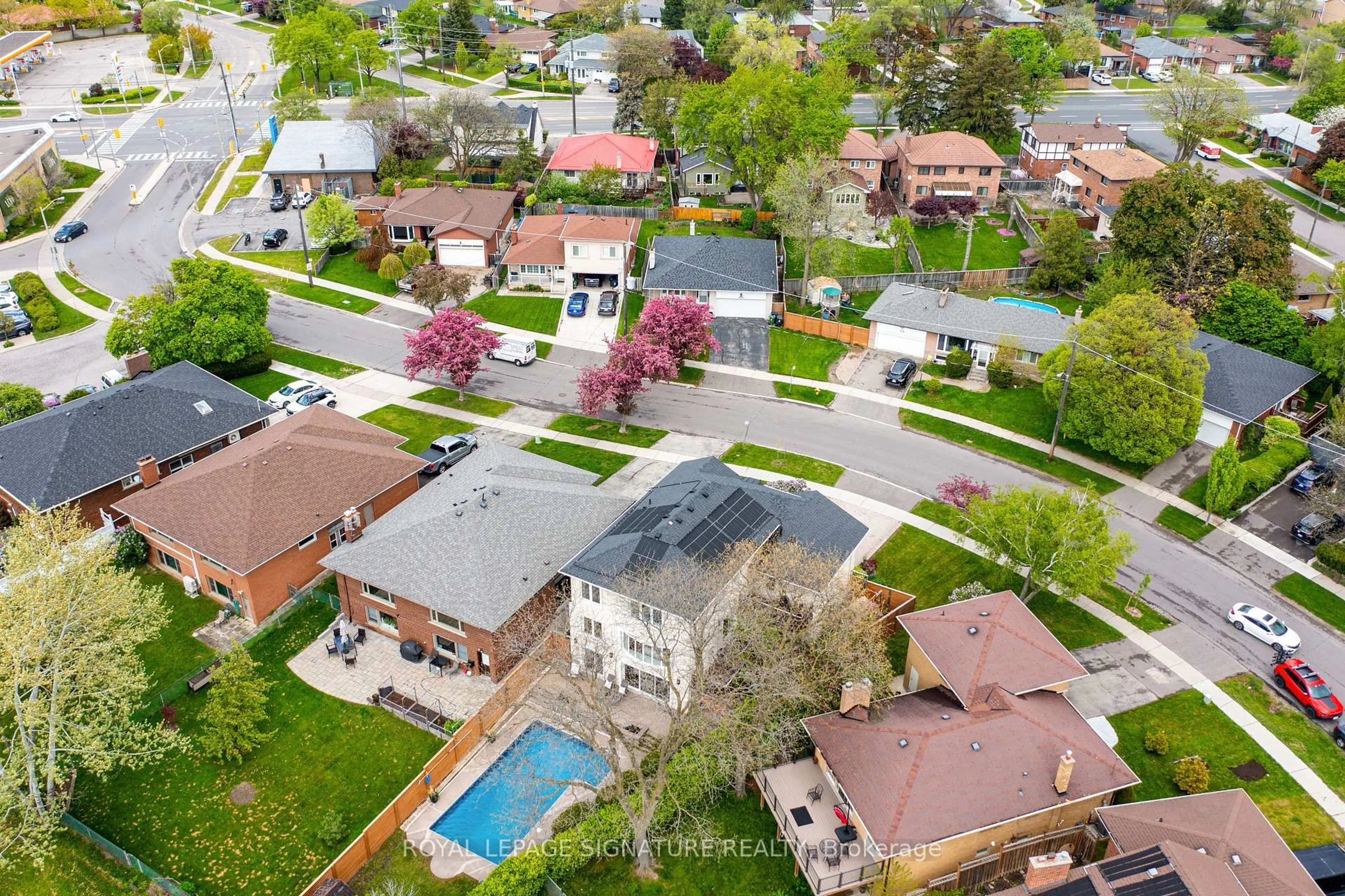 A pic from outside/outdoor area/front of a property/back of a property/a pic from drone, street for 130 Saturn Rd, Toronto Ontario M9C 2S6