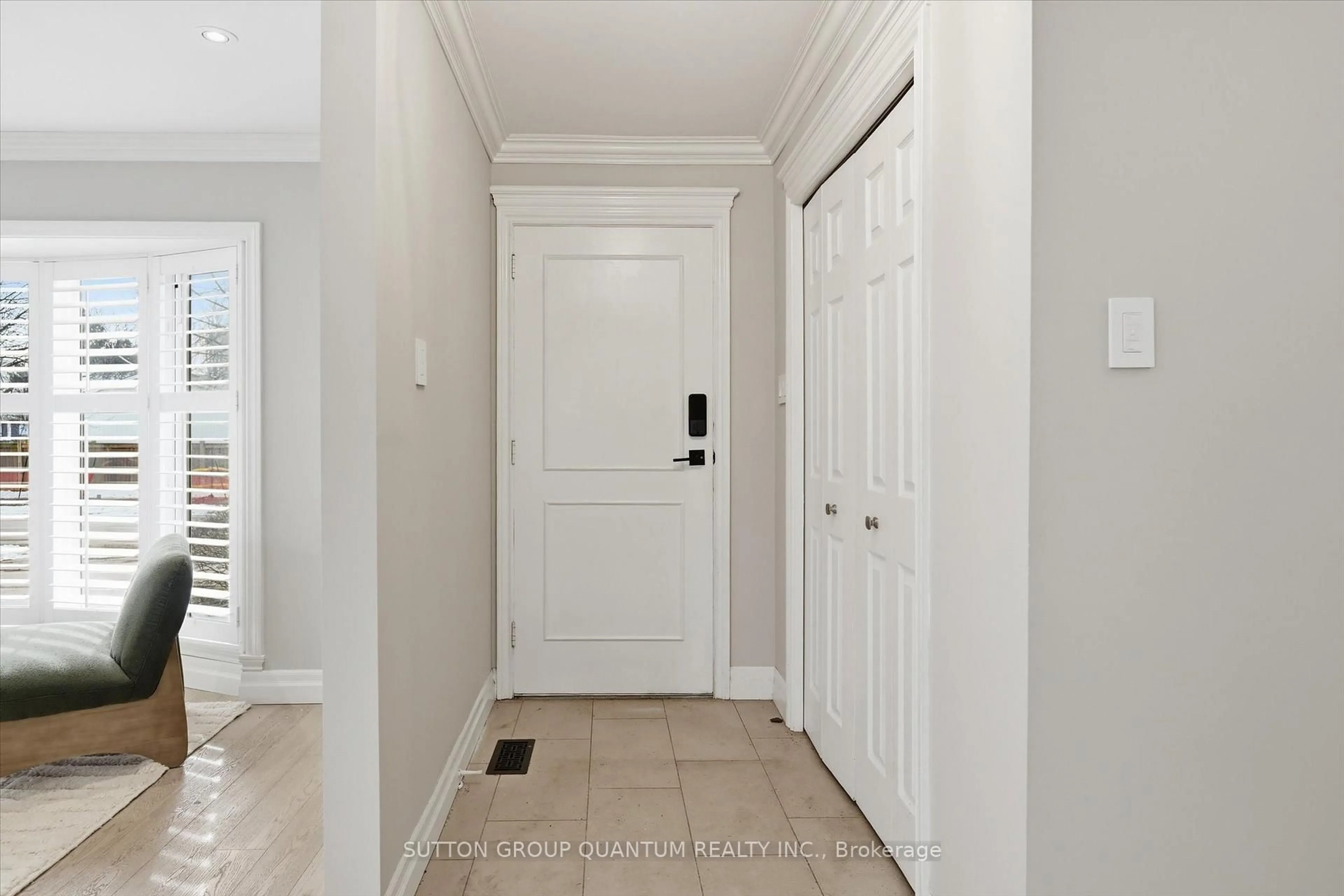 Indoor entryway for 5245 Bromley Rd, Burlington Ontario L7L 3G1