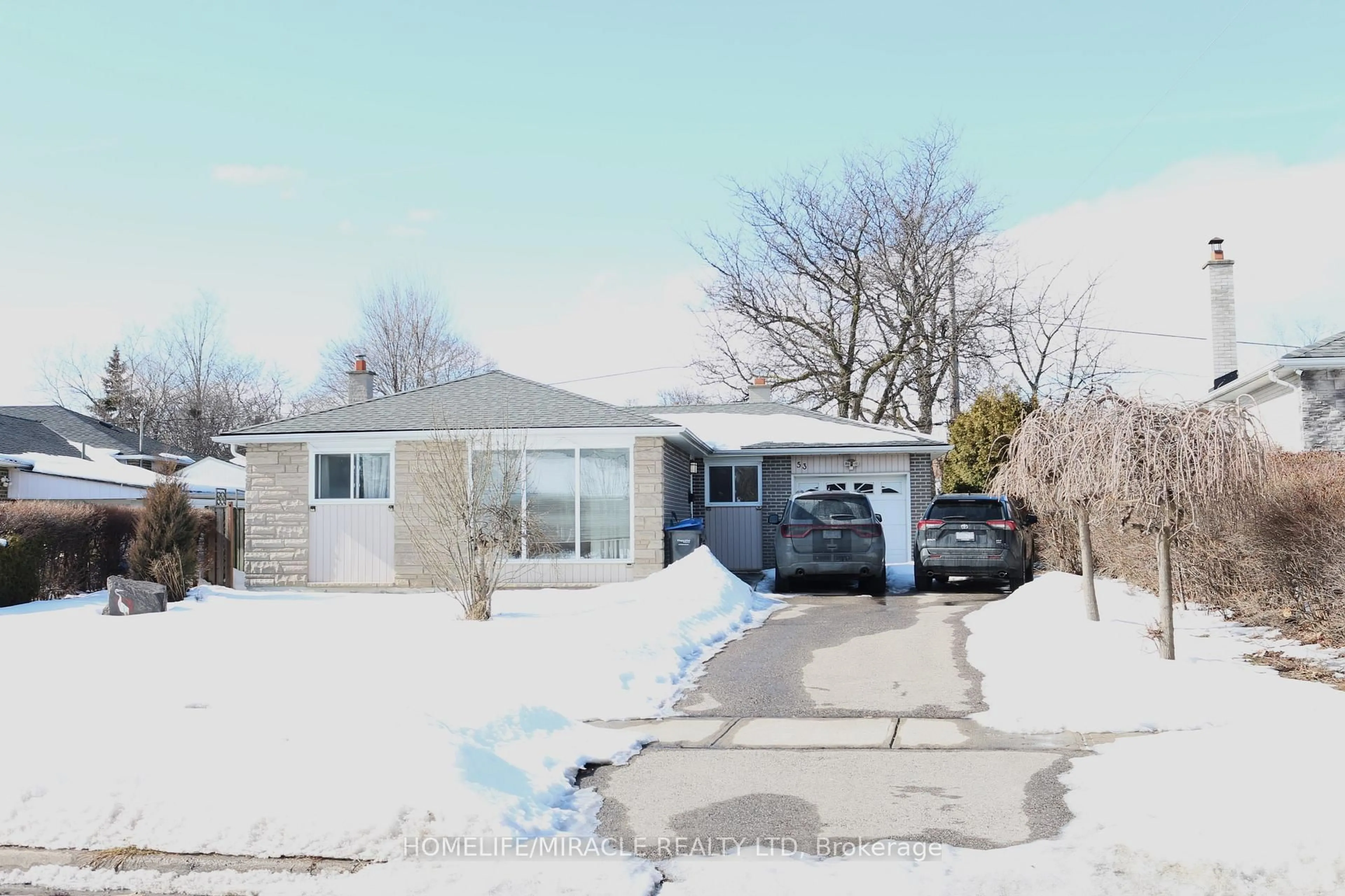 A pic from outside/outdoor area/front of a property/back of a property/a pic from drone, street for 53 Ascot Ave, Brampton Ontario L6T 2P3