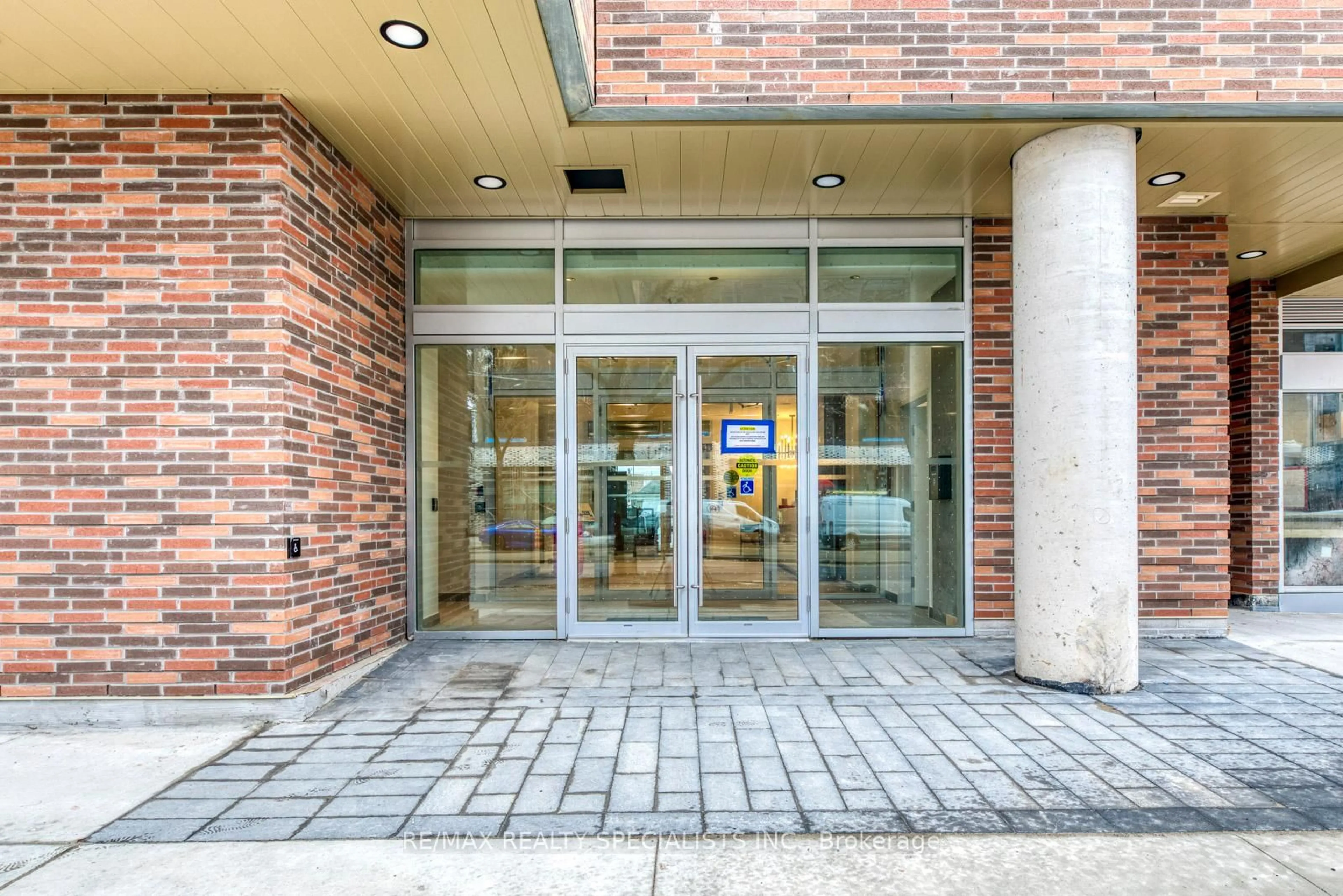 Indoor foyer for 1787 St. Clair Ave #419, Toronto Ontario M6N 0B7