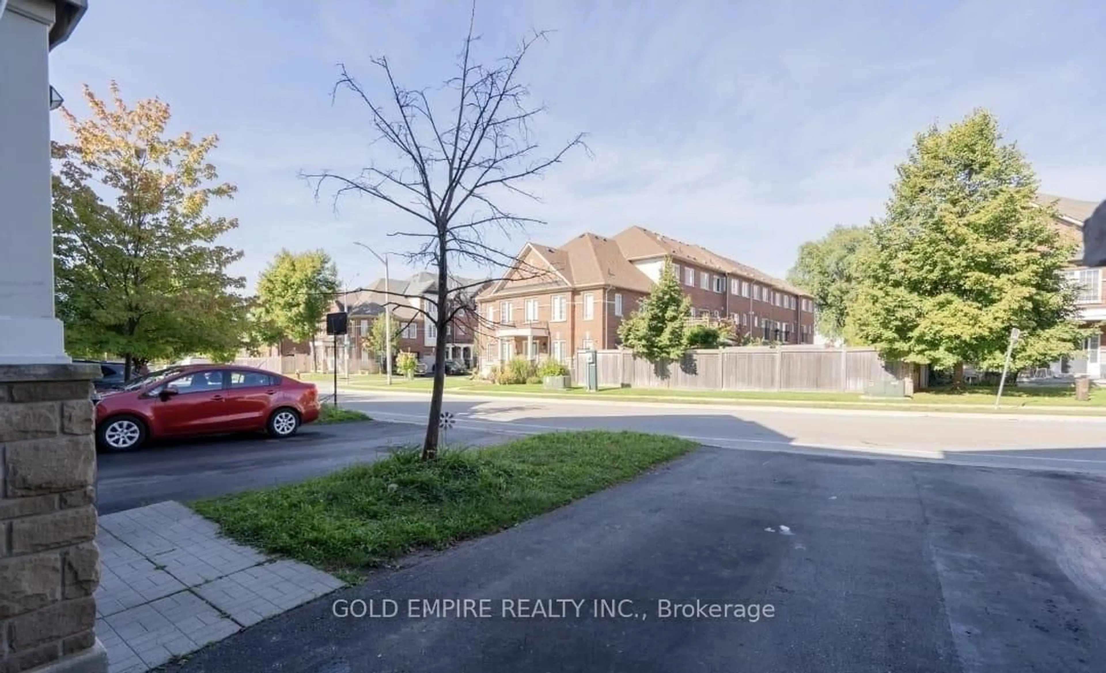 A pic from outside/outdoor area/front of a property/back of a property/a pic from drone, street for 27 Denison Ave, Brampton Ontario L6X 0H2