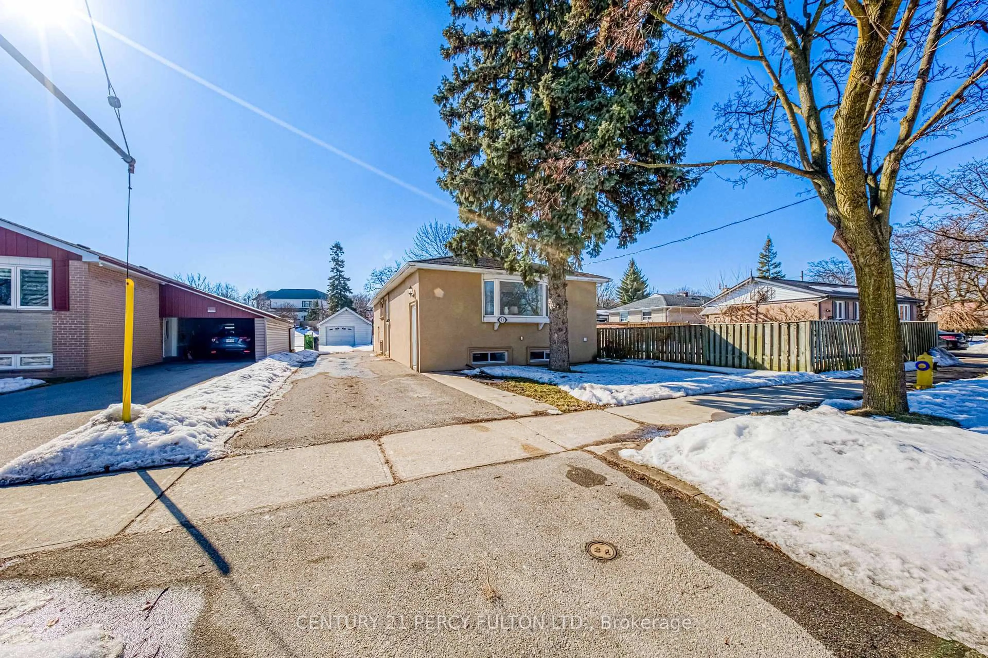 A pic from outside/outdoor area/front of a property/back of a property/a pic from drone, street for 23 Wellesworth Dr, Toronto Ontario M9C 4P5