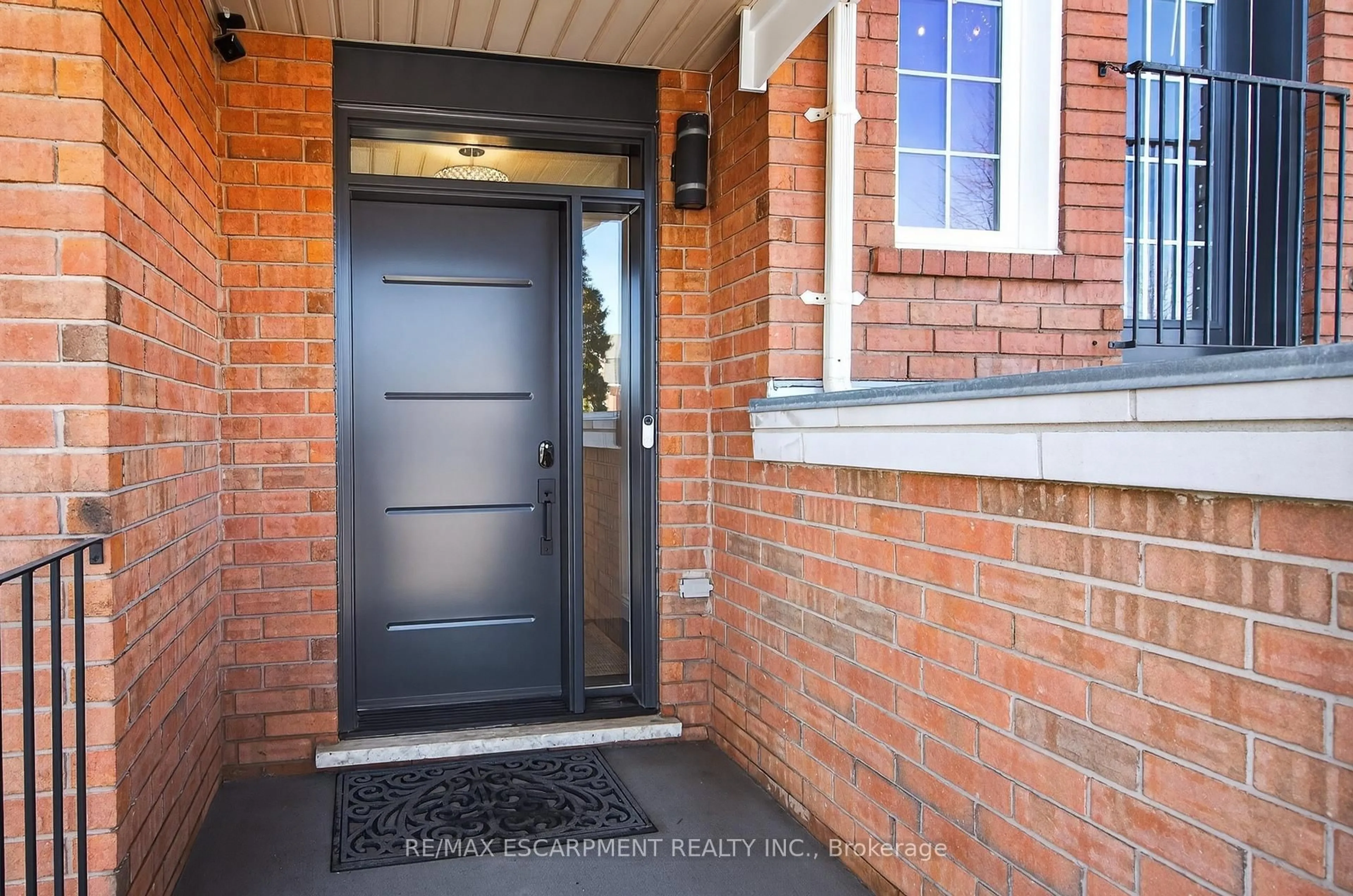 Indoor entryway for 5135 Dryden Ave, Burlington Ontario L7L 6L3