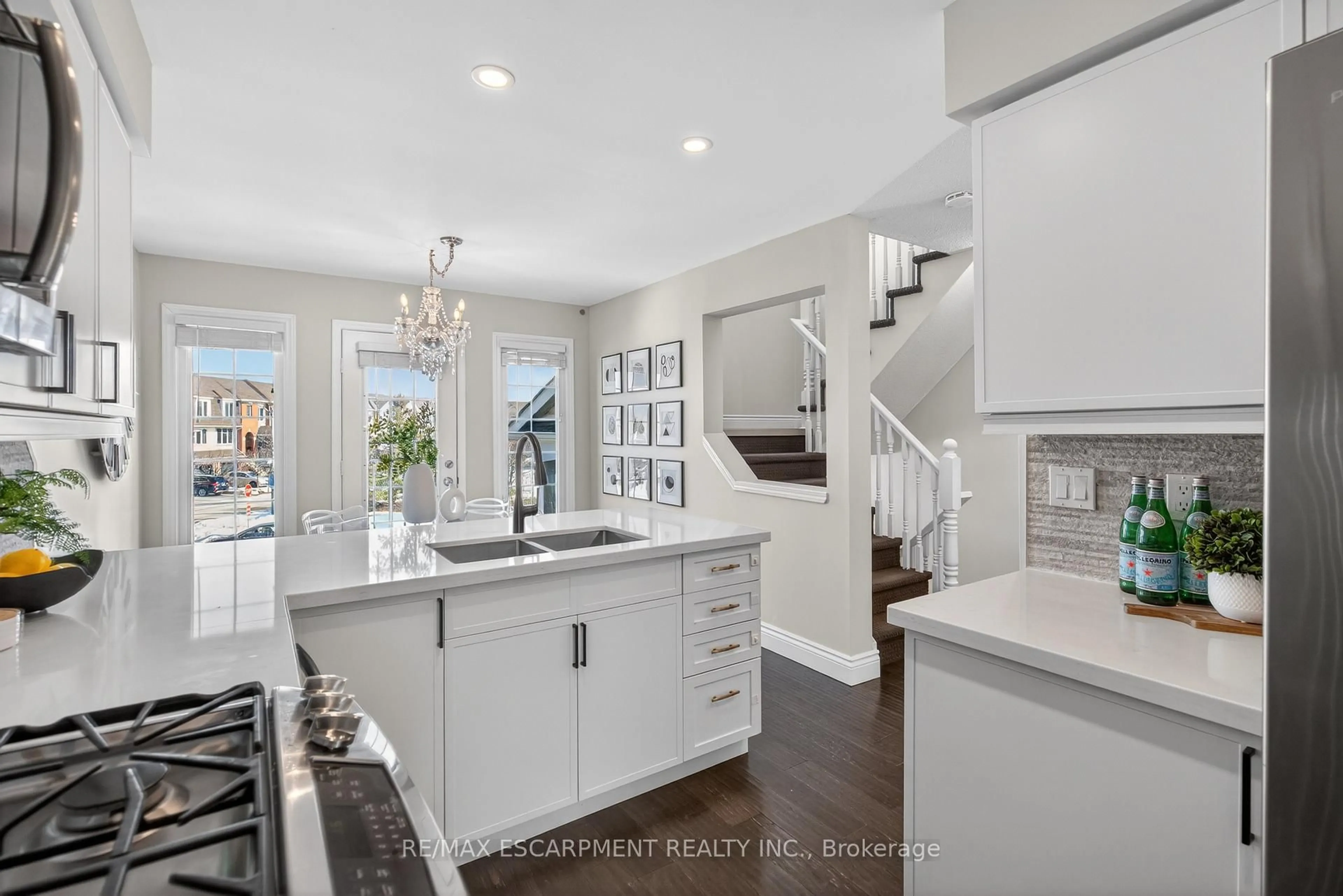 Open concept kitchen, ceramic/tile floor for 5135 Dryden Ave, Burlington Ontario L7L 6L3