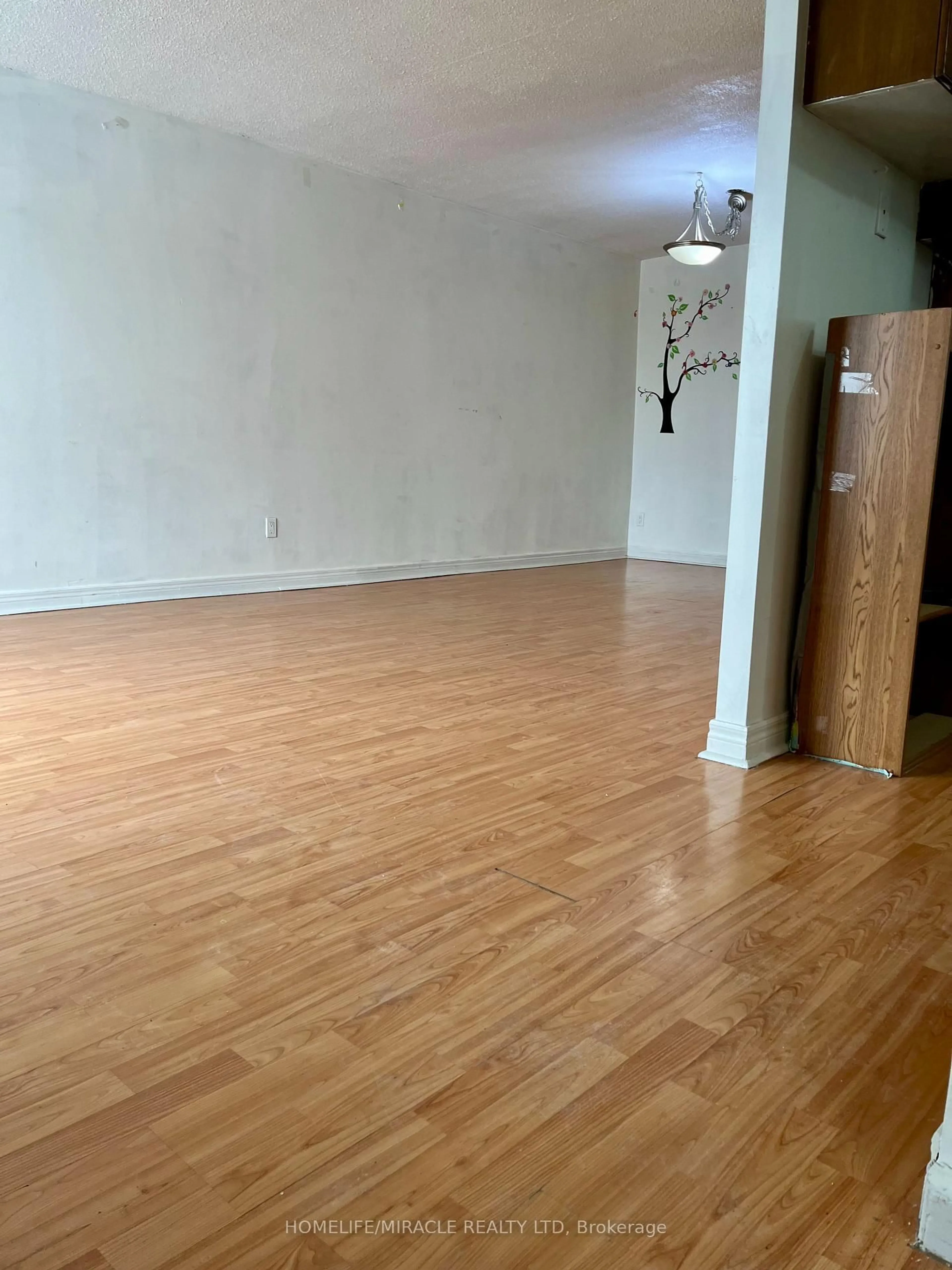 A pic of a room for 61 Greenbriar Rd, Brampton Ontario L6S 2A4