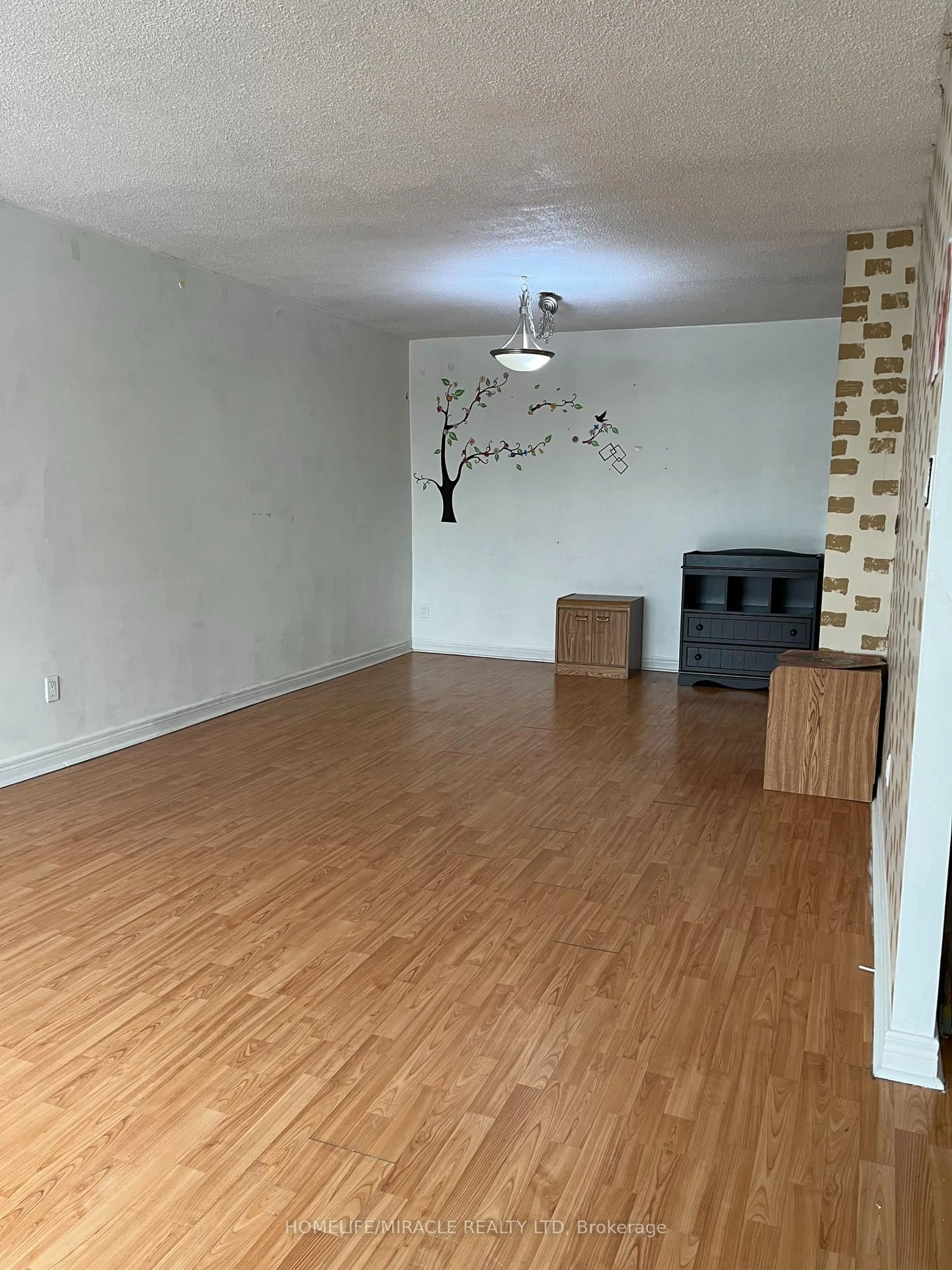 A pic of a room for 61 Greenbriar Rd, Brampton Ontario L6S 2A4