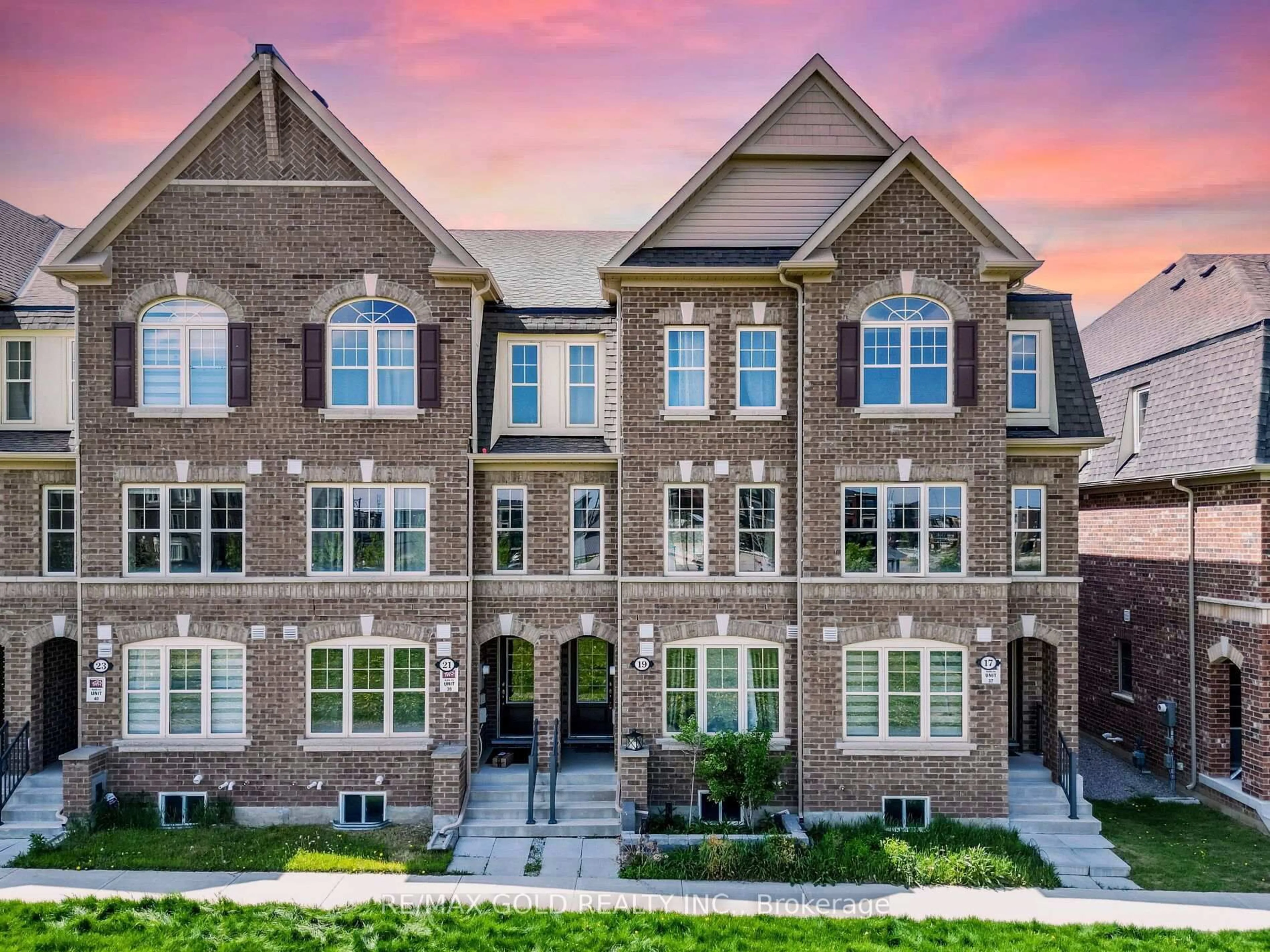 Home with brick exterior material, street for 19 Sudeley Lane, Brampton Ontario L7A 4Z7