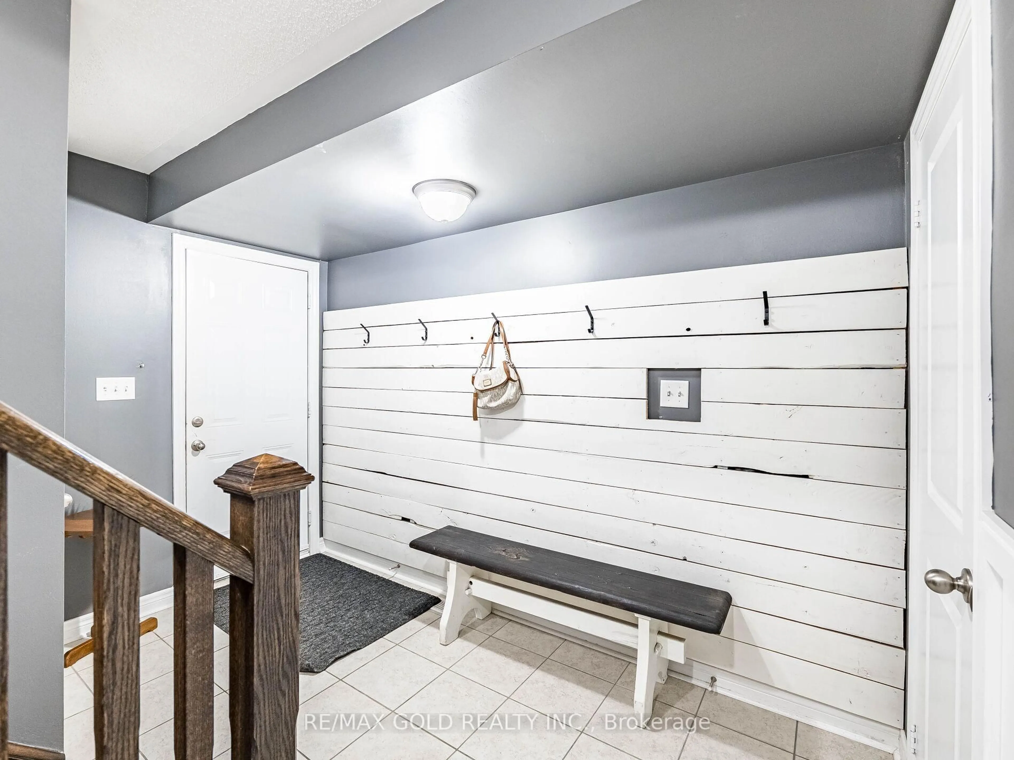 Indoor entryway for 19 Sudeley Lane, Brampton Ontario L7A 4Z7