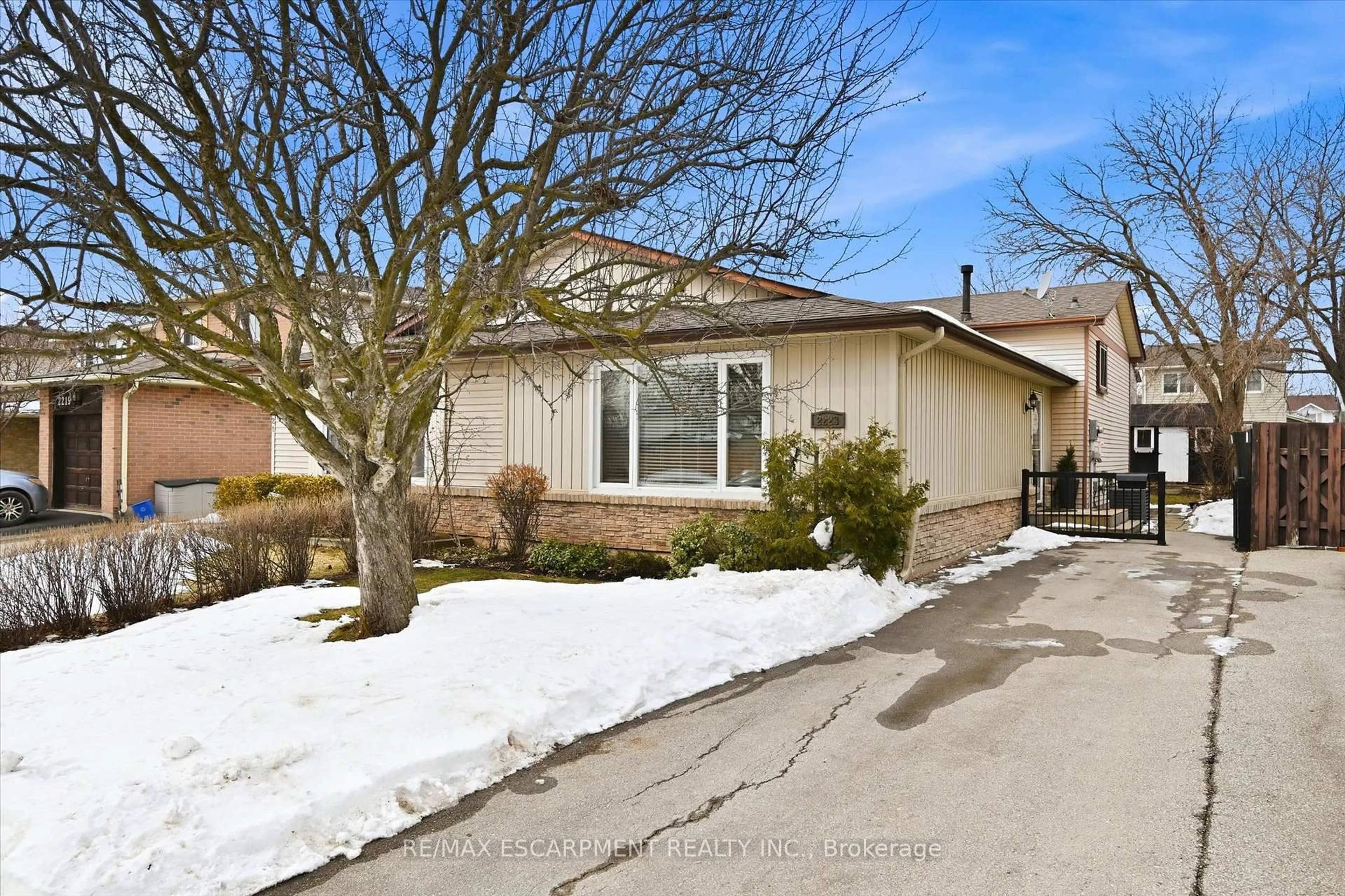 Unknown for 2223 Manchester Dr, Burlington Ontario L7P 3W3