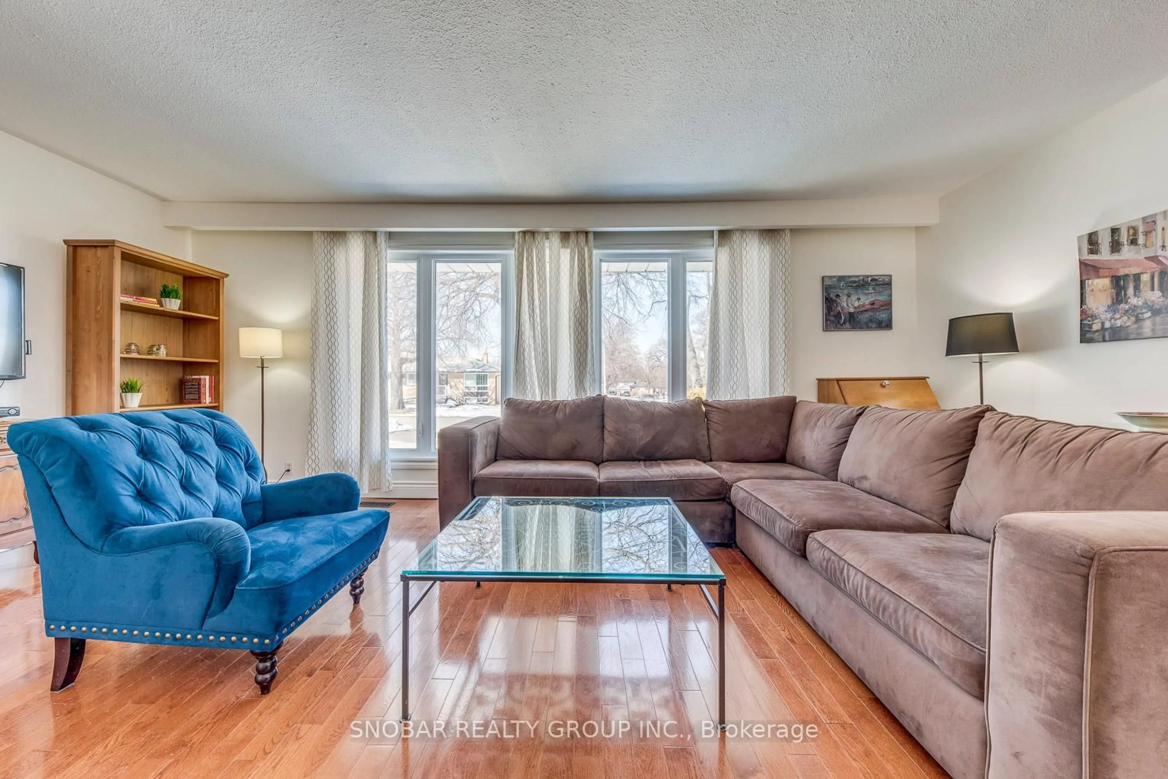 Living room with furniture, wood/laminate floor for 19 Powburn Pl, Toronto Ontario M9R 2C5