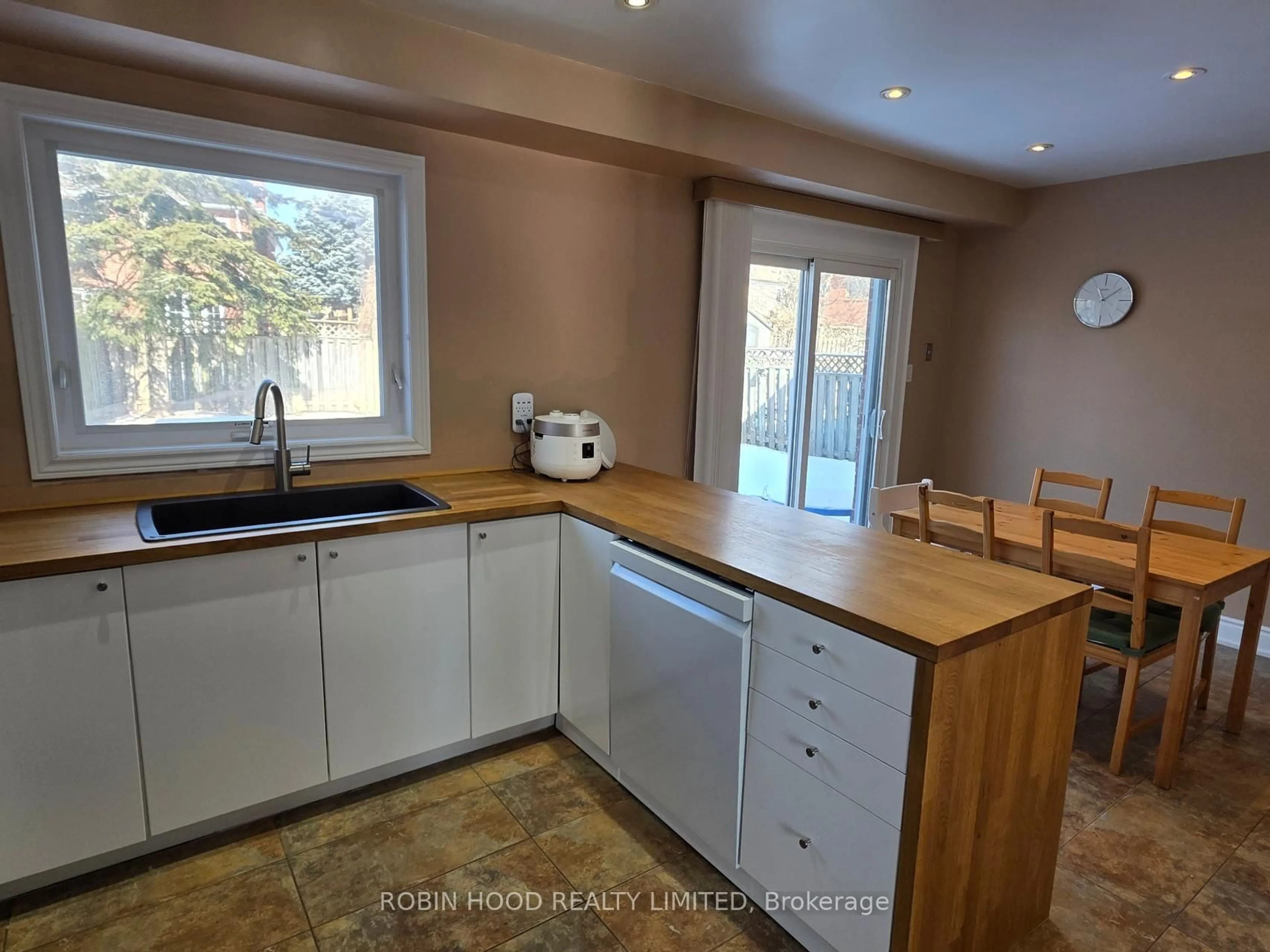 Standard kitchen, unknown for 4915 Natkarni Cres # , Mississauga Ontario L5V 1L5