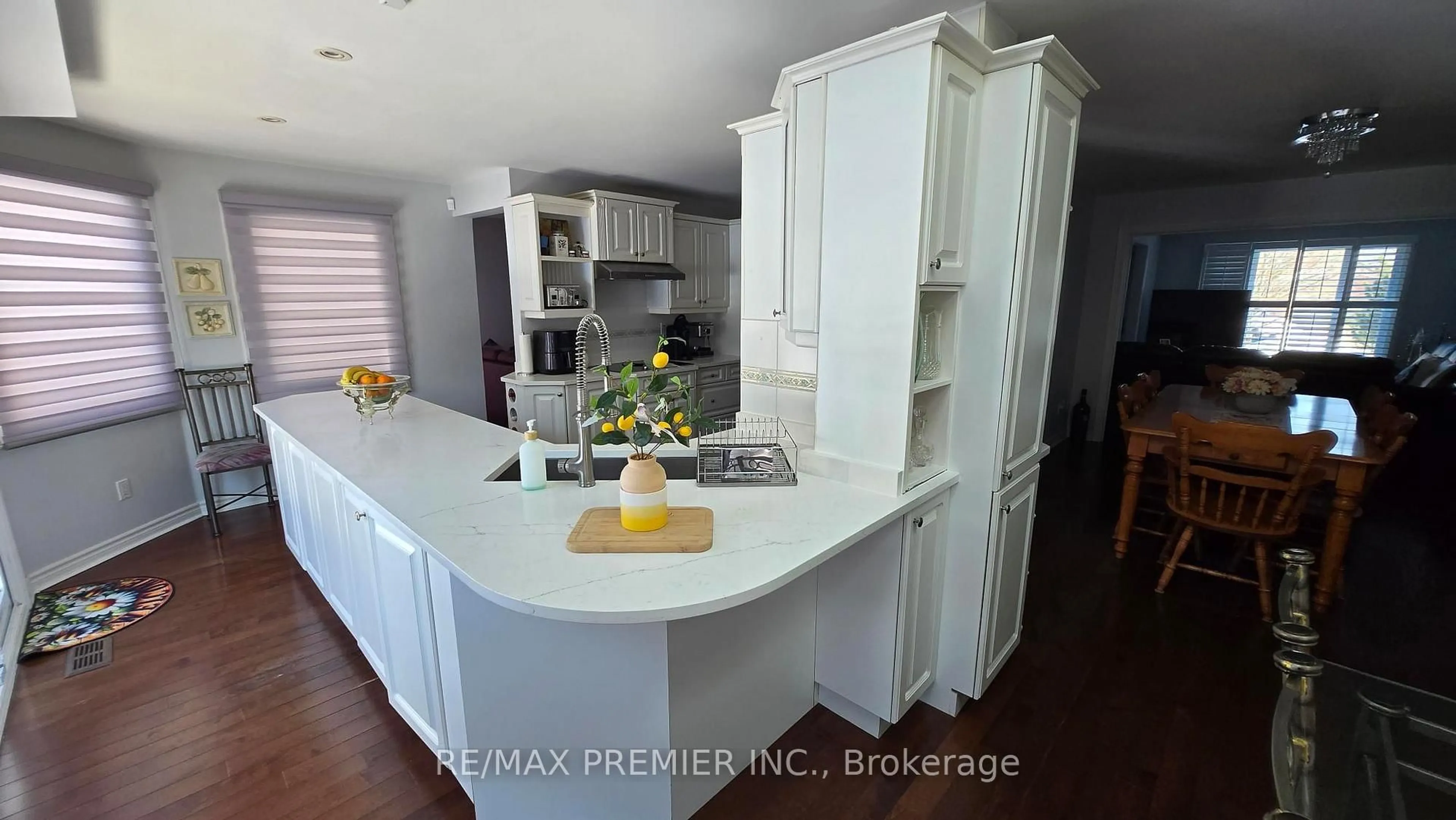 Open concept kitchen, unknown for 54 Fountainbridge Dr, Caledon Ontario L7E 1N4