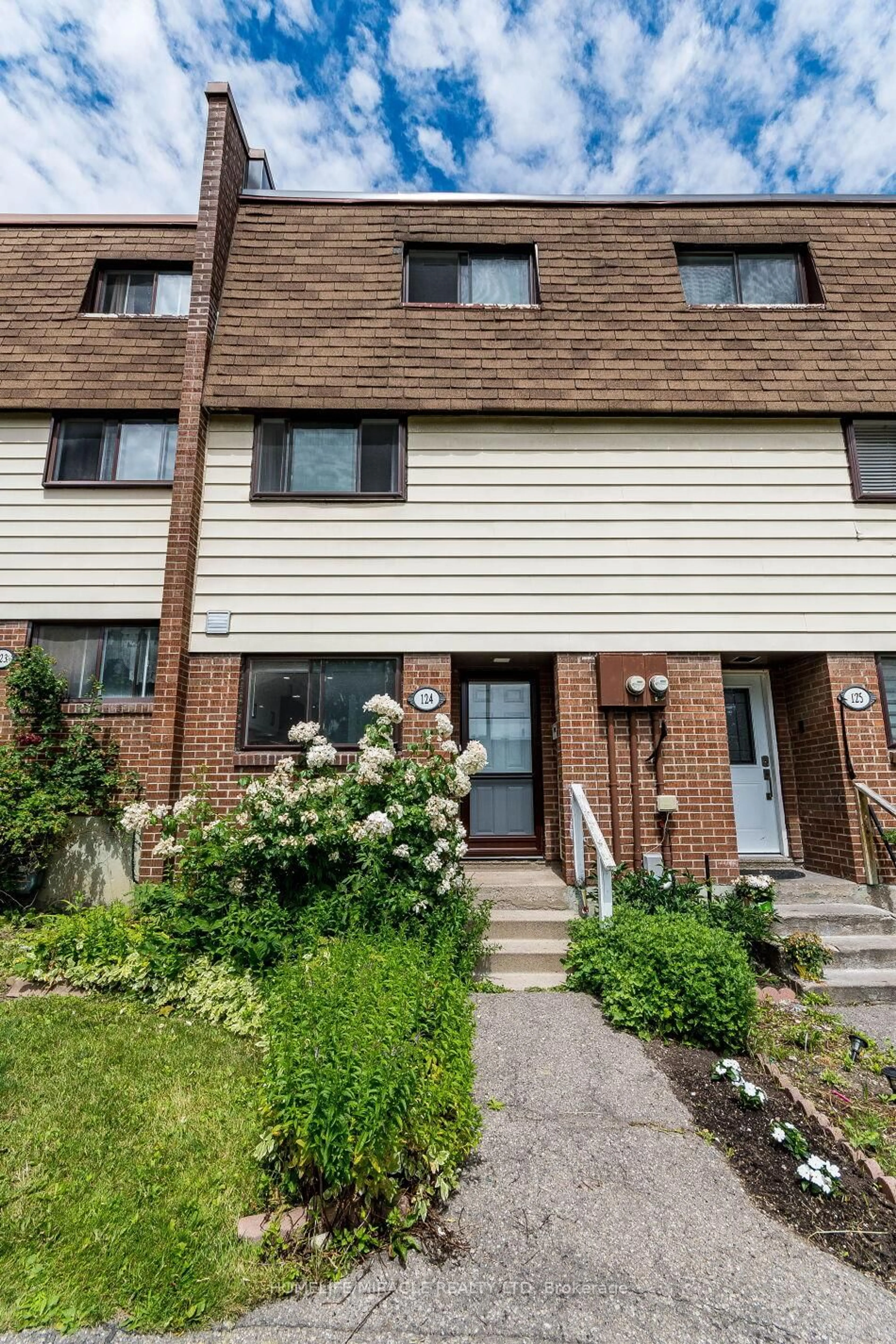 Home with brick exterior material, street for 180 Mississauga Valley Blvd #124, Mississauga Ontario L5A 3M2