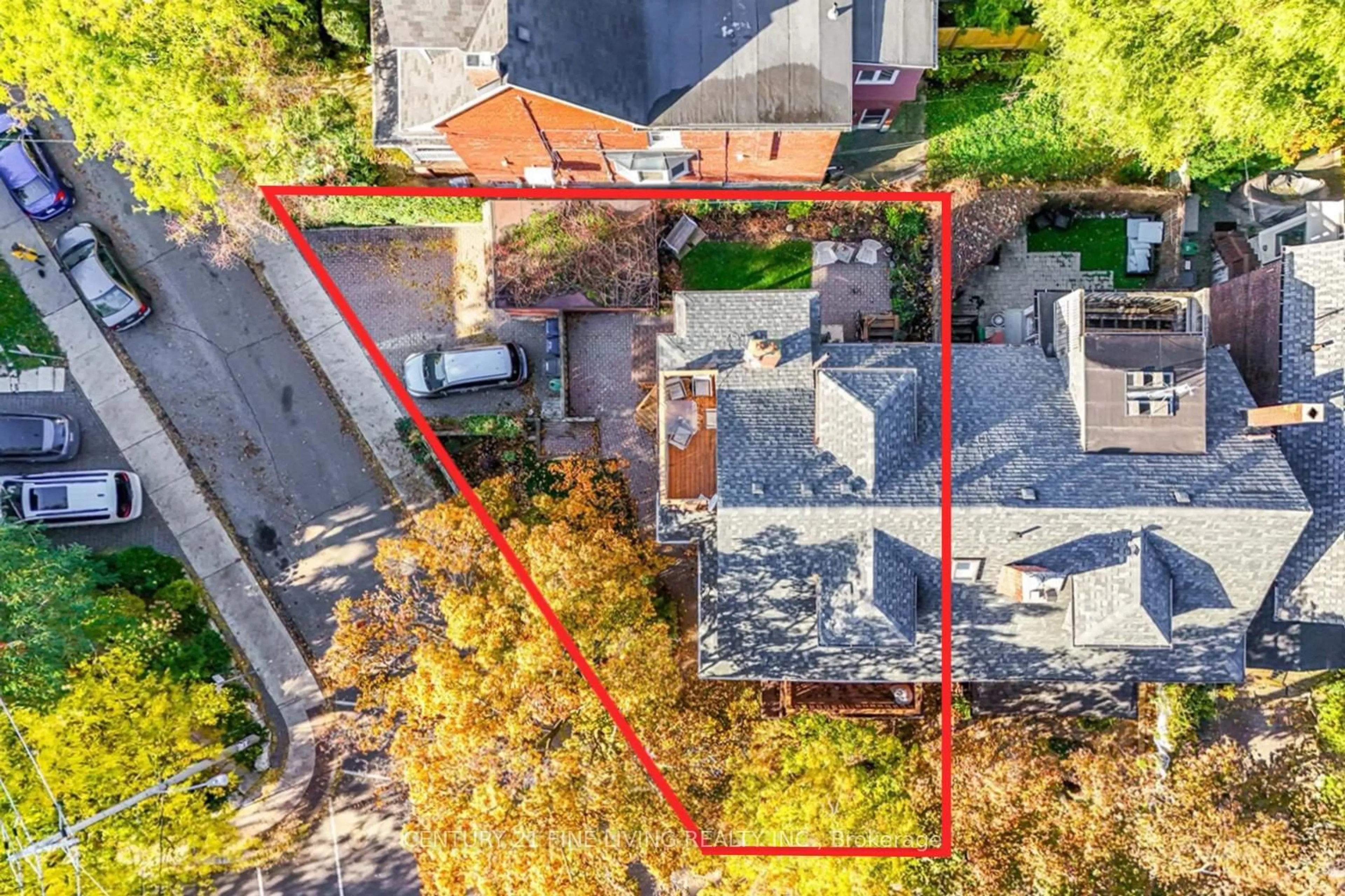 A pic from outside/outdoor area/front of a property/back of a property/a pic from drone, street for 164 Sunnyside Ave, Toronto Ontario M6R 2P6