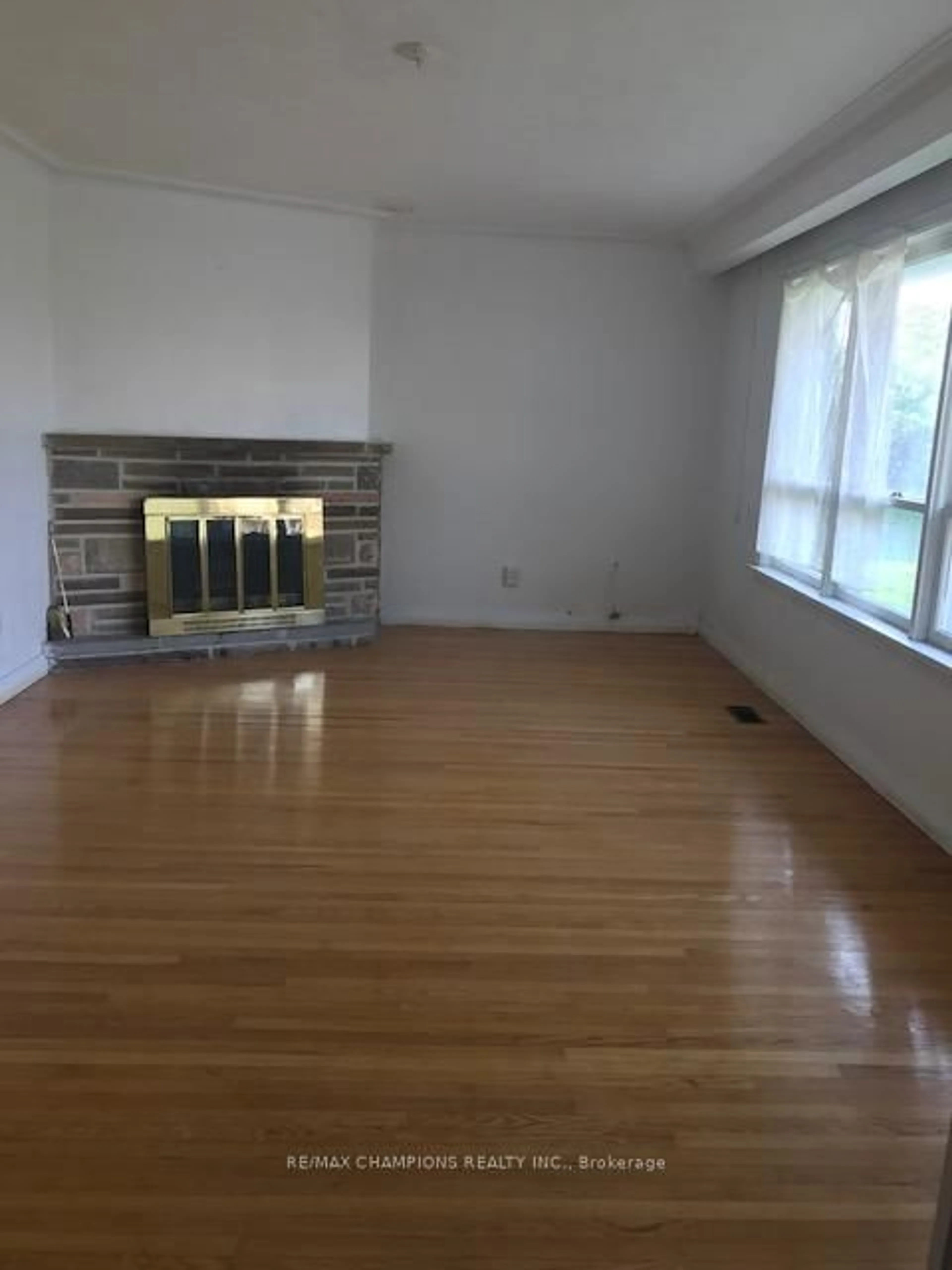 A pic of a room for 12112 Hurontario St, Brampton Ontario L7A 1E6