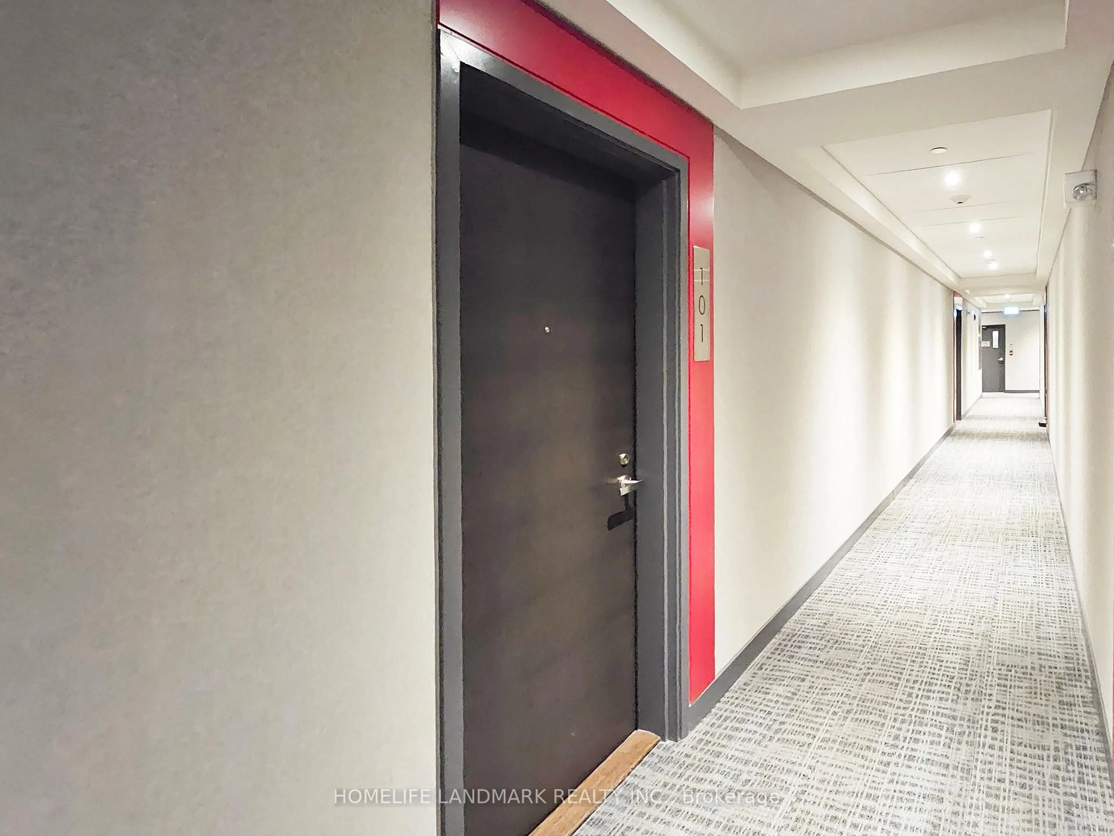 Indoor foyer for 5005 Harvard Rd #101, Mississauga Ontario L5M 0W5