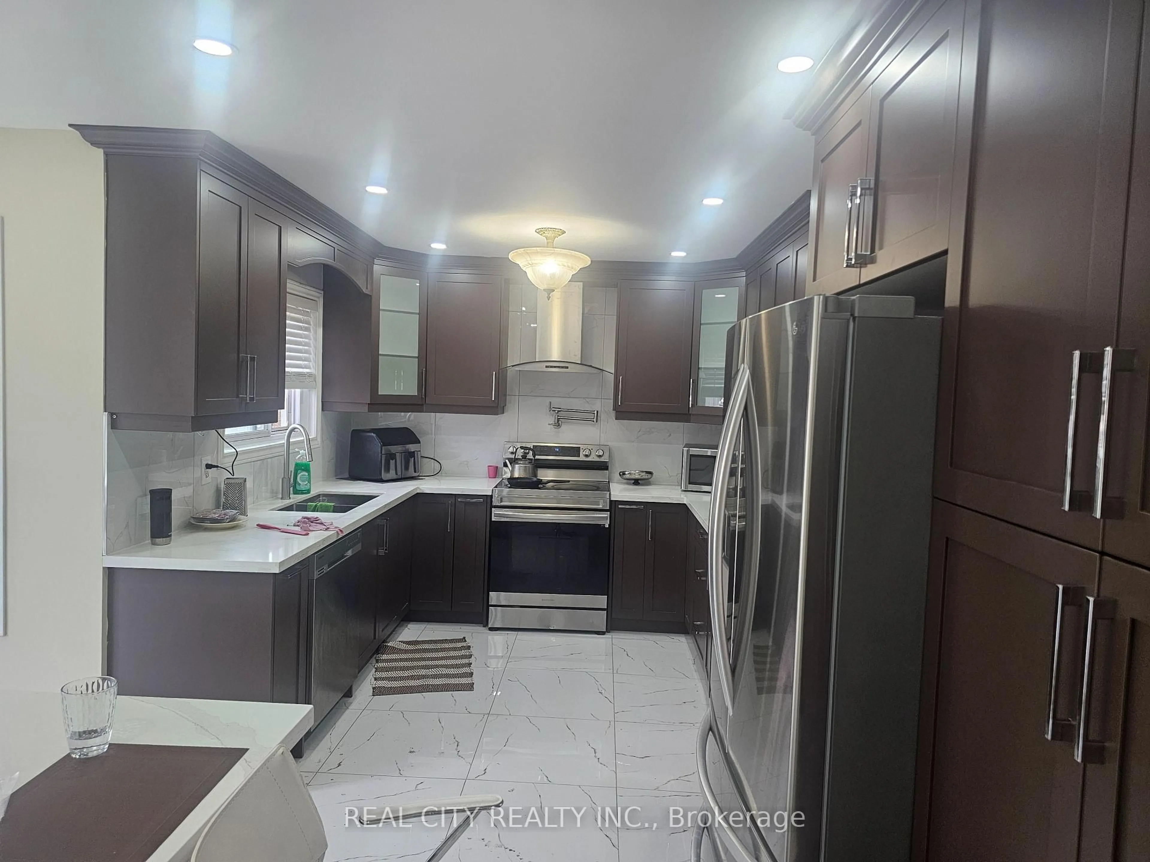 Unknown for 37 Bobcat St, Brampton Ontario L6R 1C8