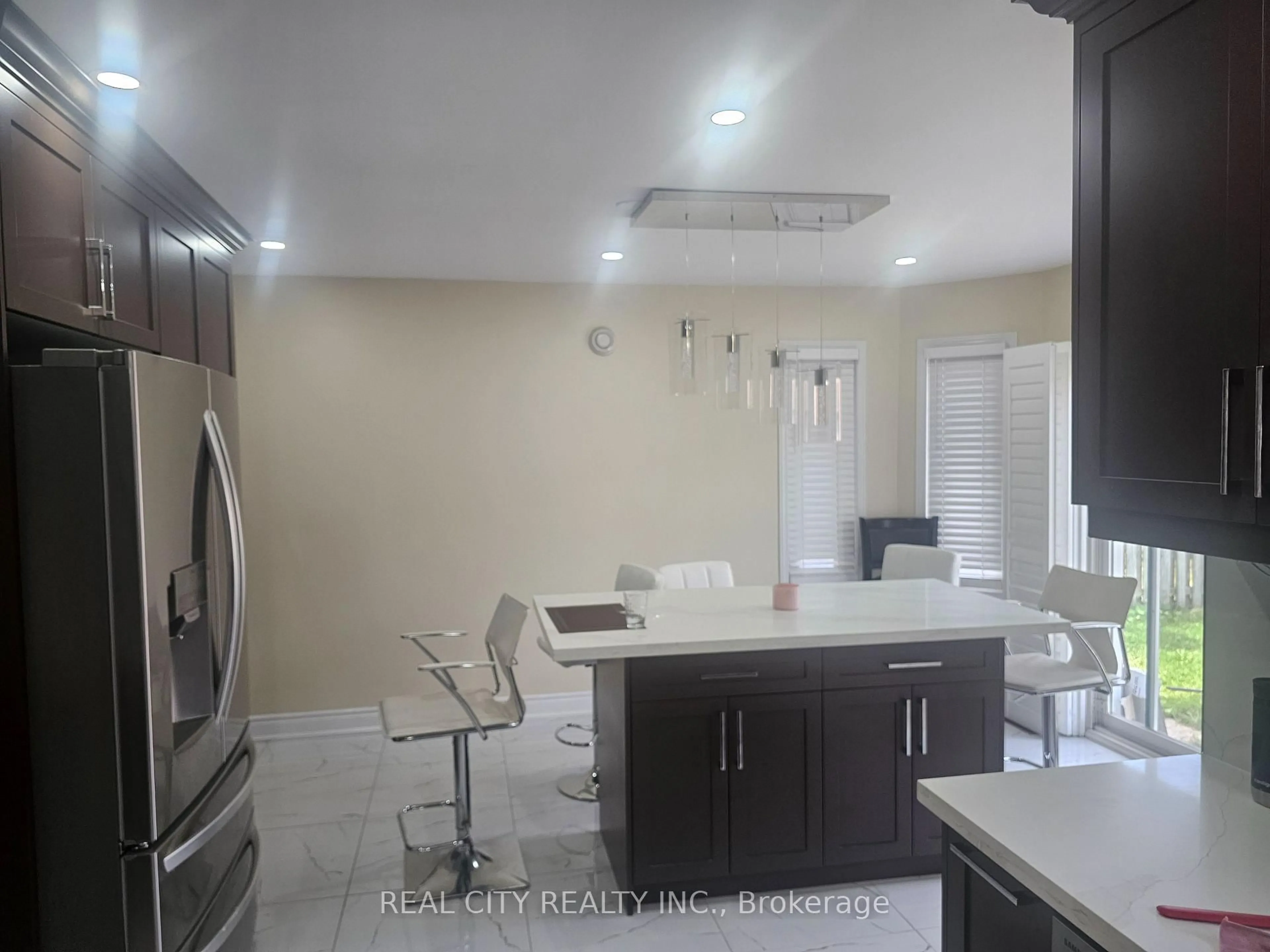 Unknown for 37 Bobcat St, Brampton Ontario L6R 1C8