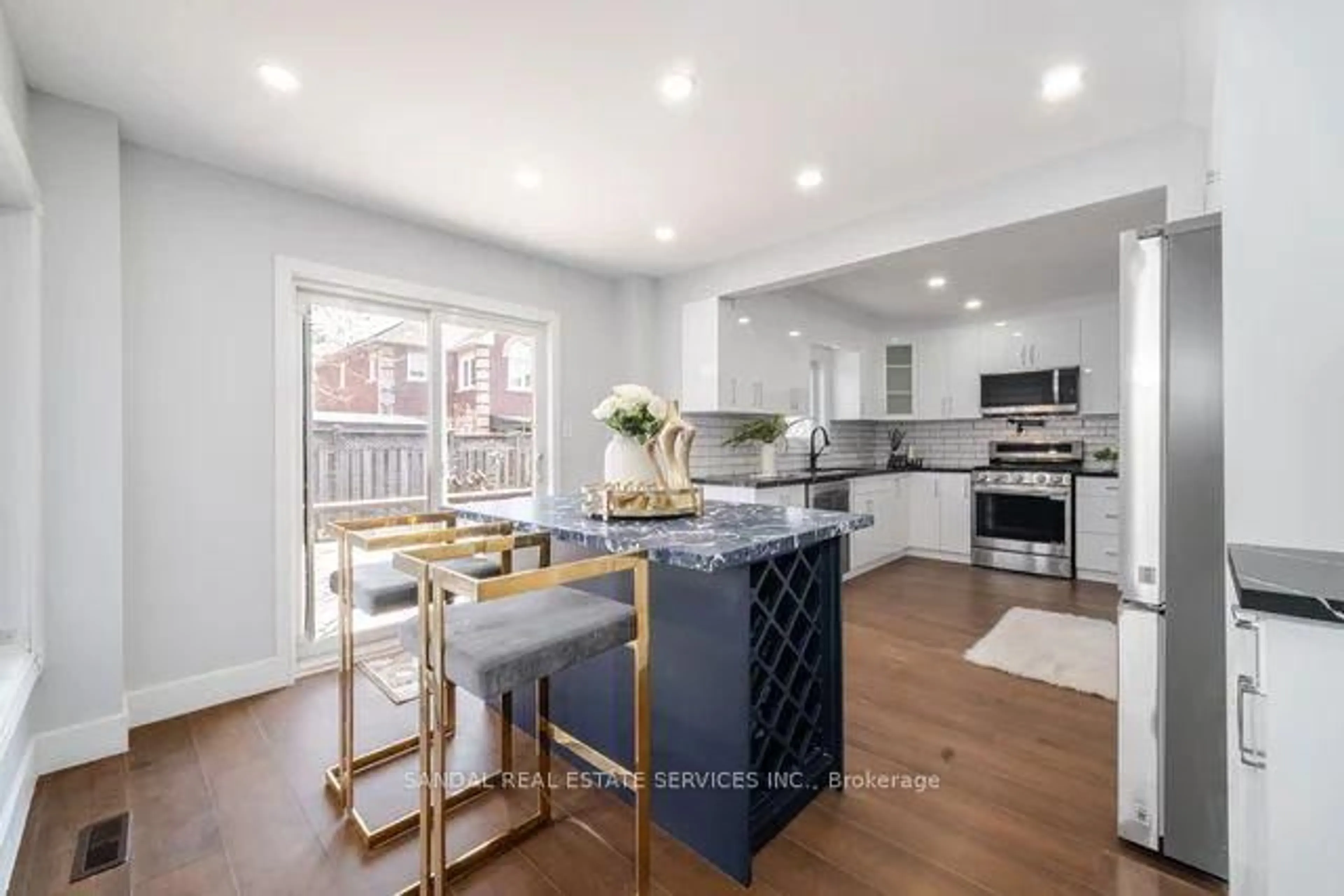 Open concept kitchen, unknown for 23 Fenflower Crt, Brampton Ontario L7A 1H3