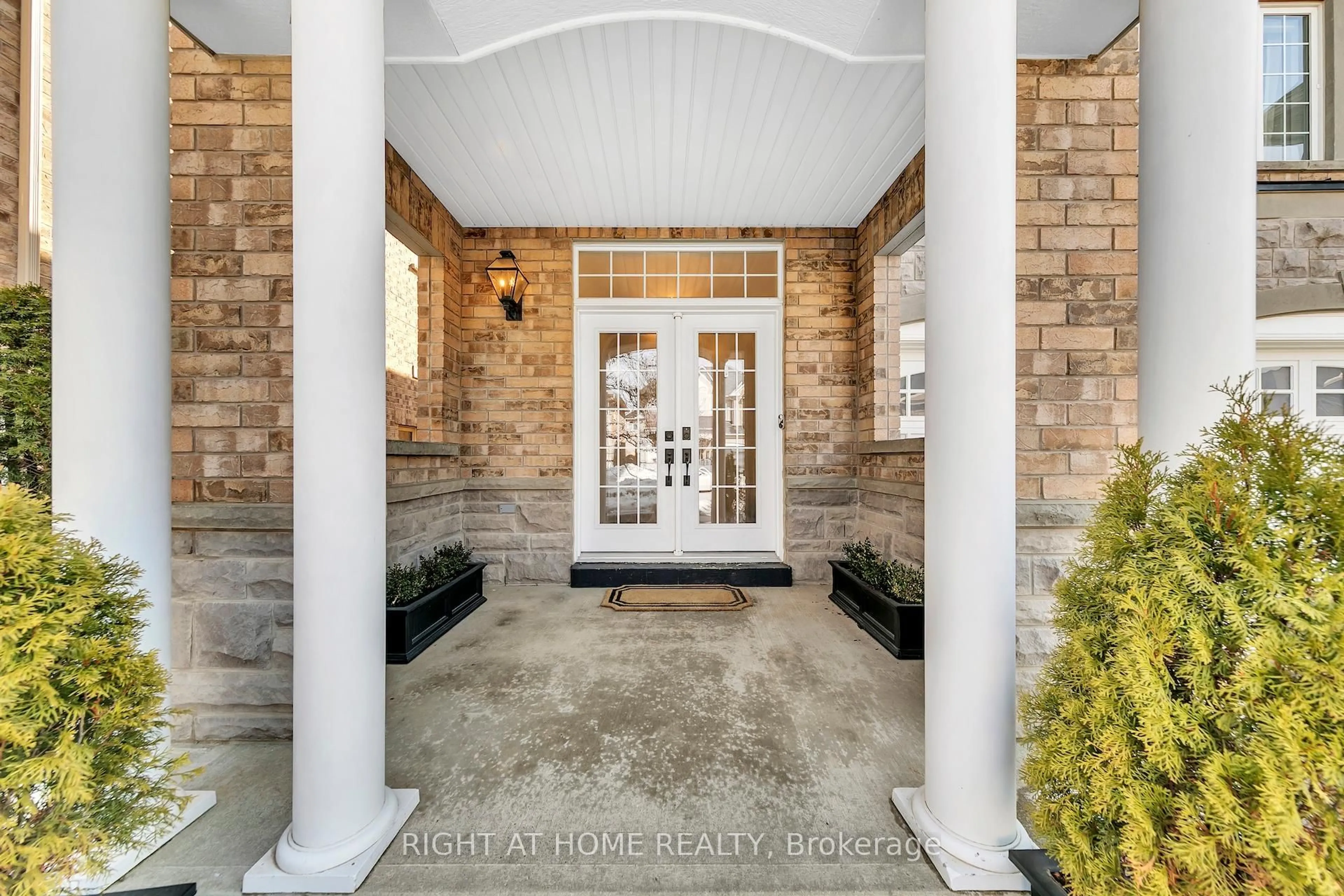 Indoor entryway for 3342 Moses Way, Burlington Ontario L7M 0L5