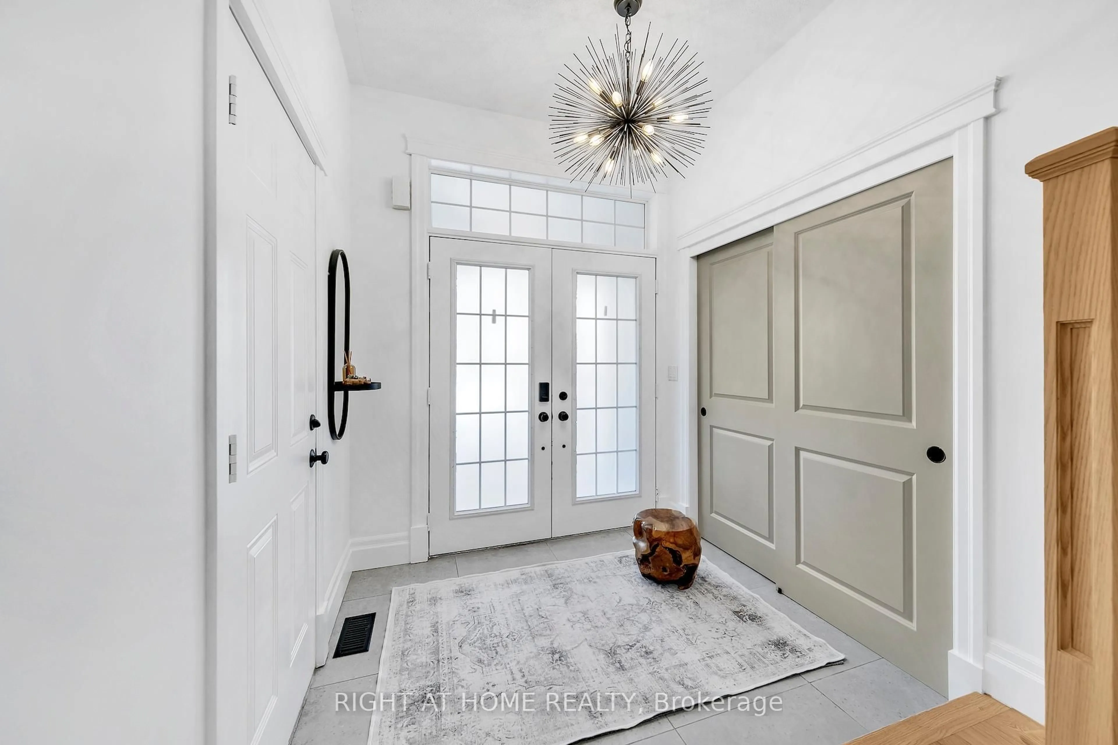 Indoor entryway for 3342 Moses Way, Burlington Ontario L7M 0L5