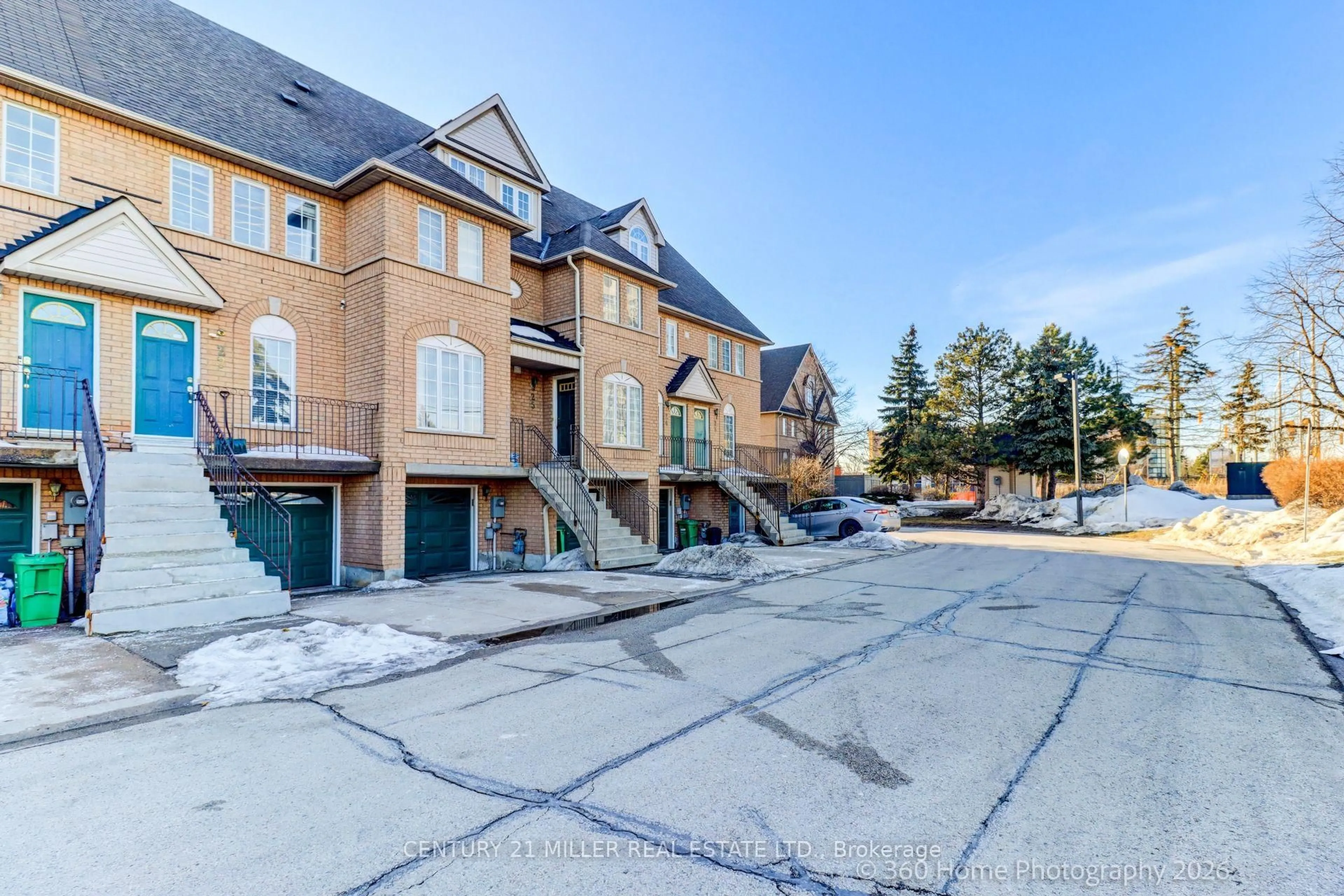 A pic from outside/outdoor area/front of a property/back of a property/a pic from drone, street for 75 Strathaven Dr #27, Mississauga Ontario L5R 3W1