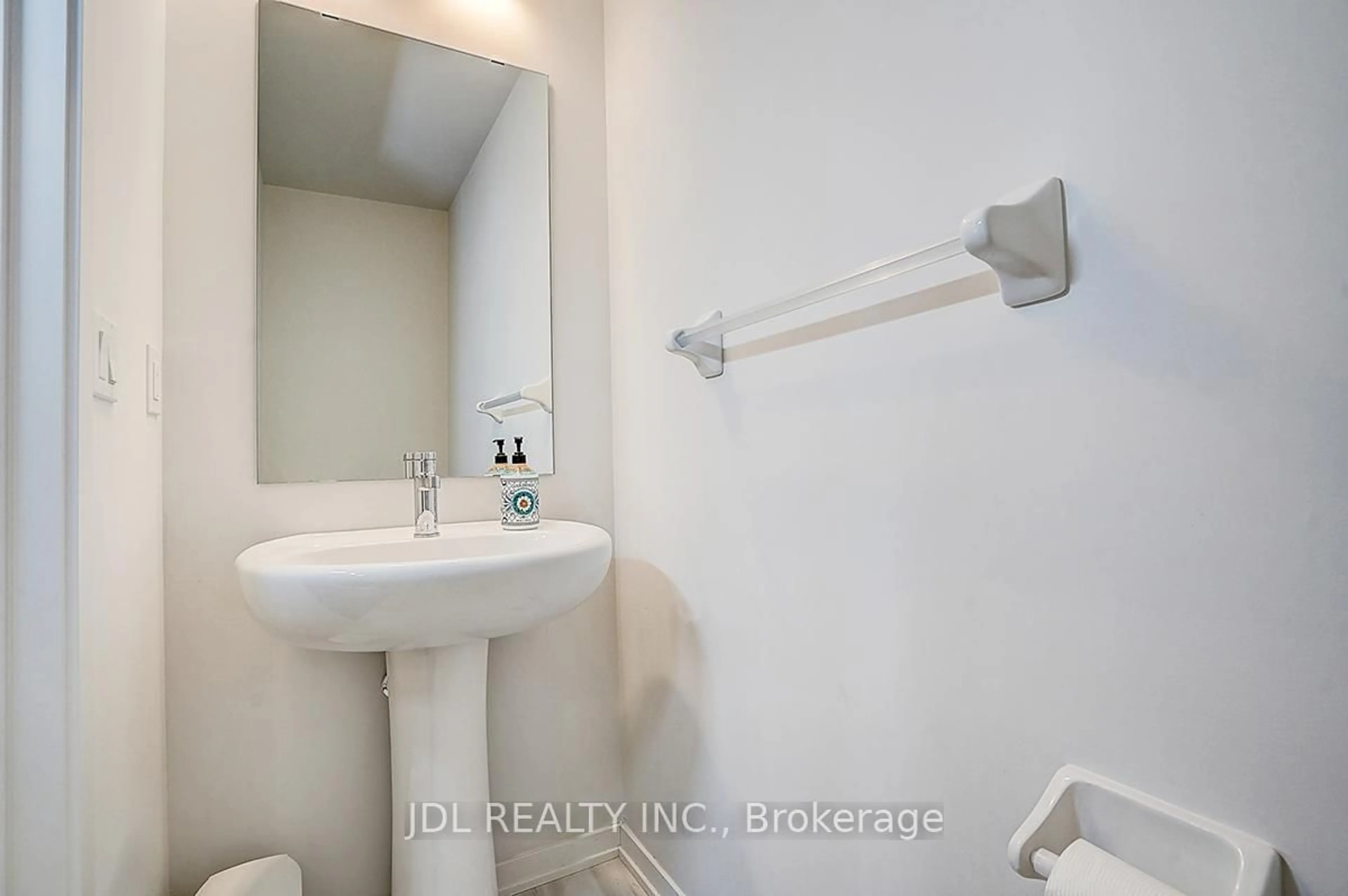 Standard bathroom, unknown for 30 William Jackson Way #108, Toronto Ontario M8V 0J7