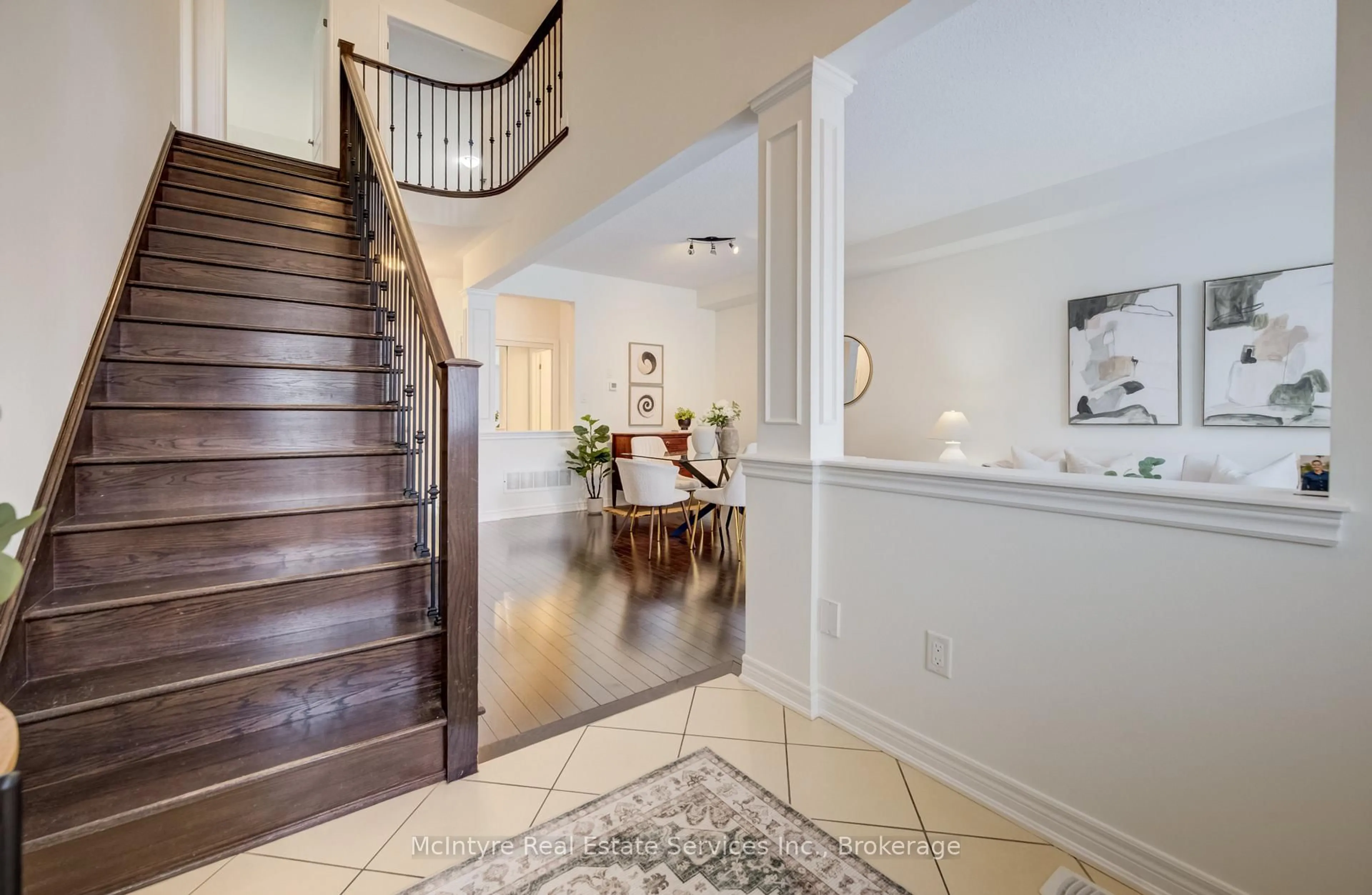 Indoor entryway for 50 Naperton Dr, Brampton Ontario L6R 0Z7