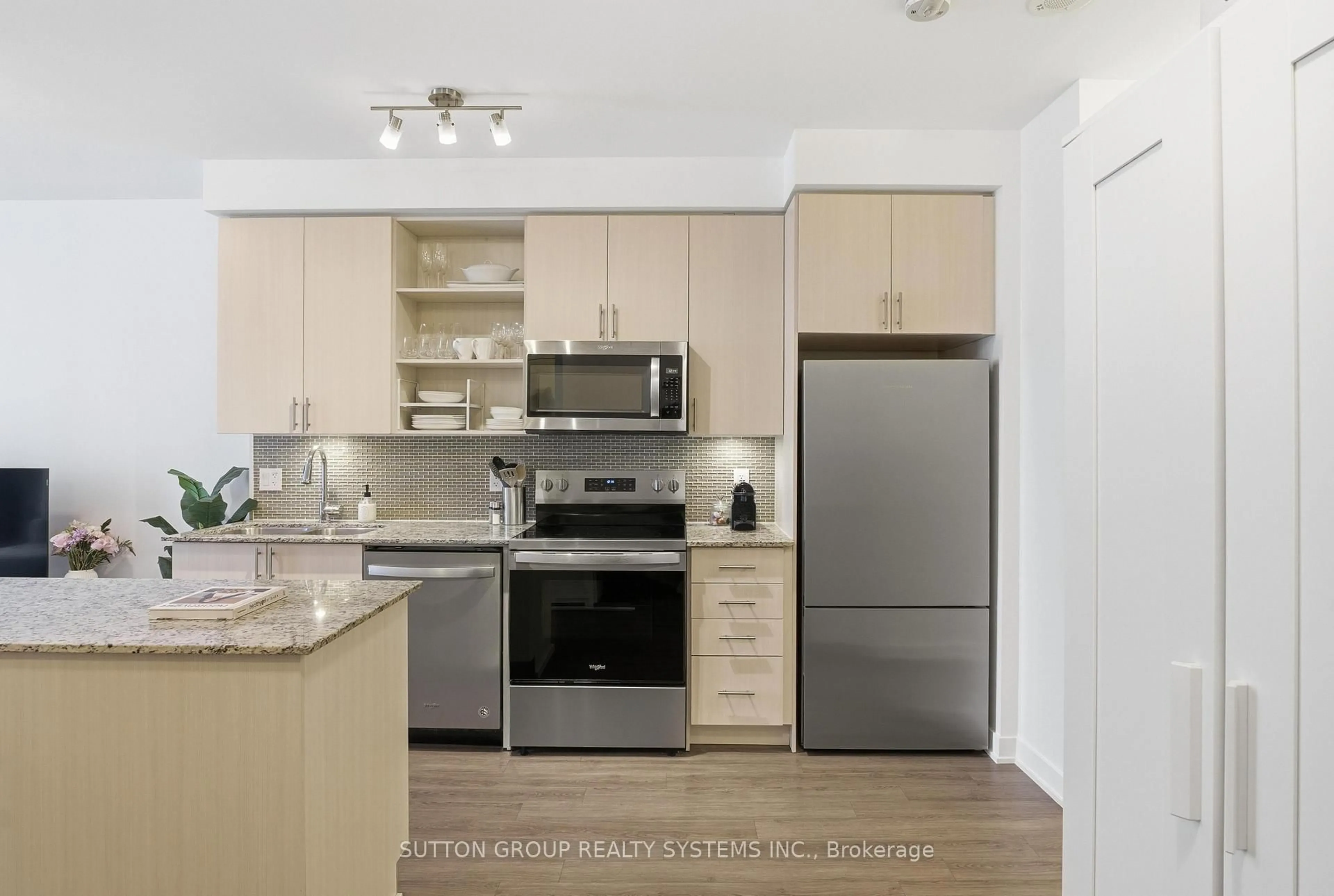 Standard kitchen, unknown for 4655 Glen Erin Dr #101, Mississauga Ontario L5M 0Z1